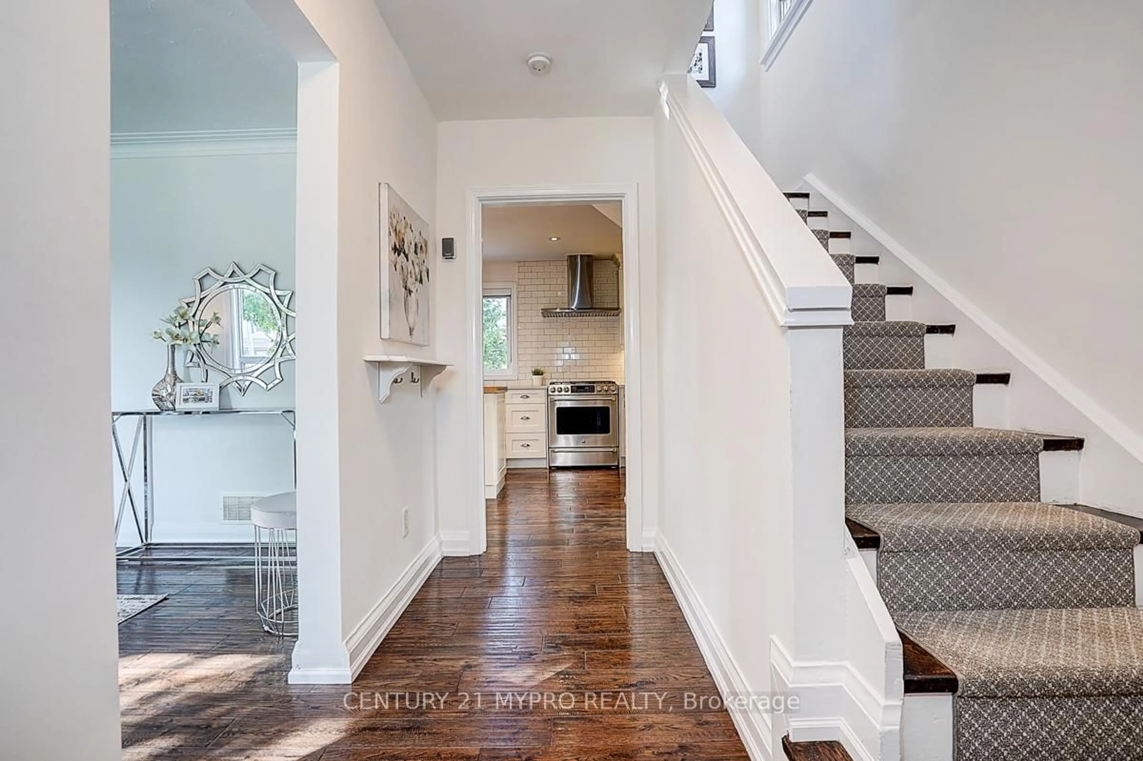 Indoor entryway for 24 Gair Dr, Toronto Ontario M8W 4P4