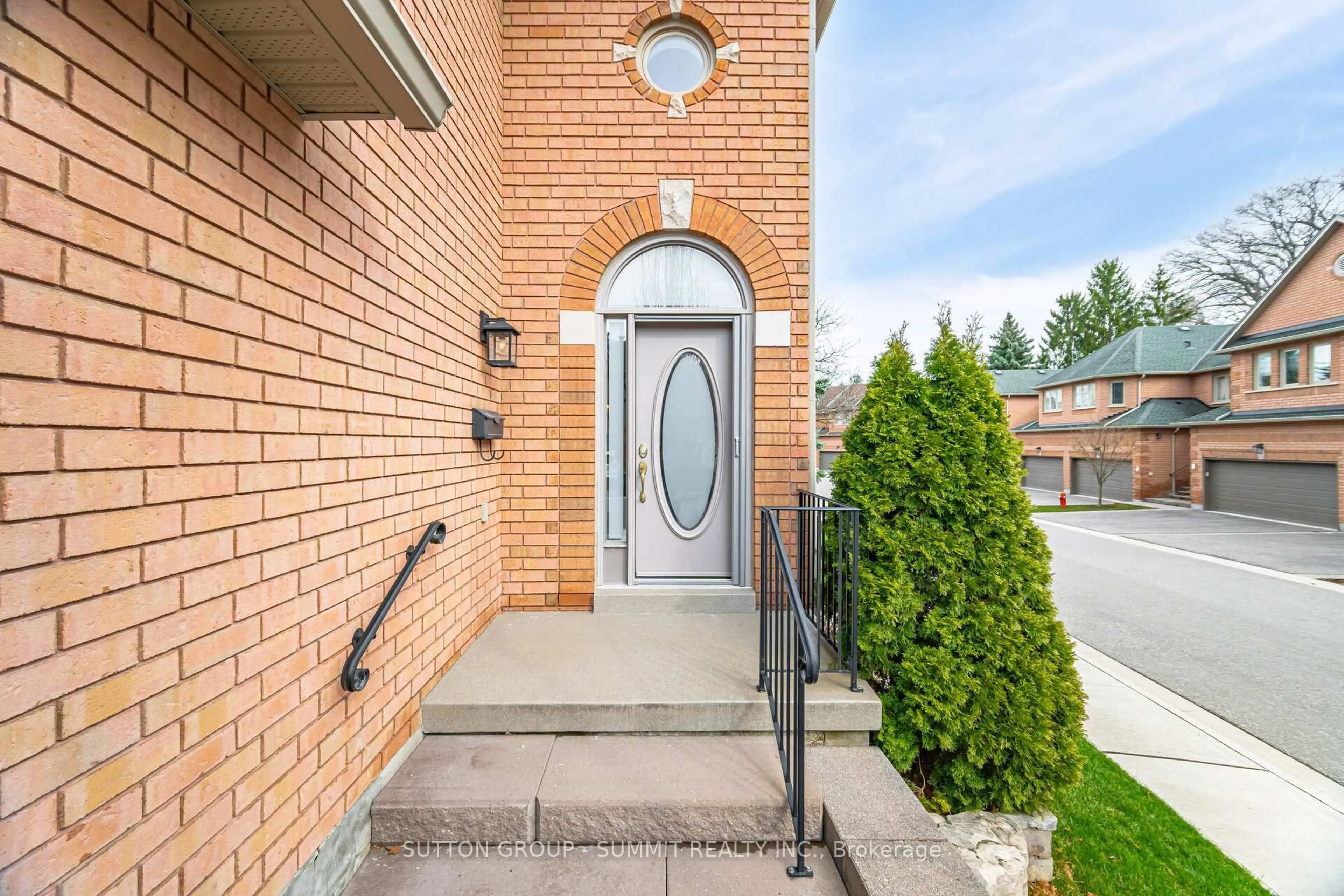Unknown for 1905 Broad Hollow Gate #14, Mississauga Ontario L5L 5X2