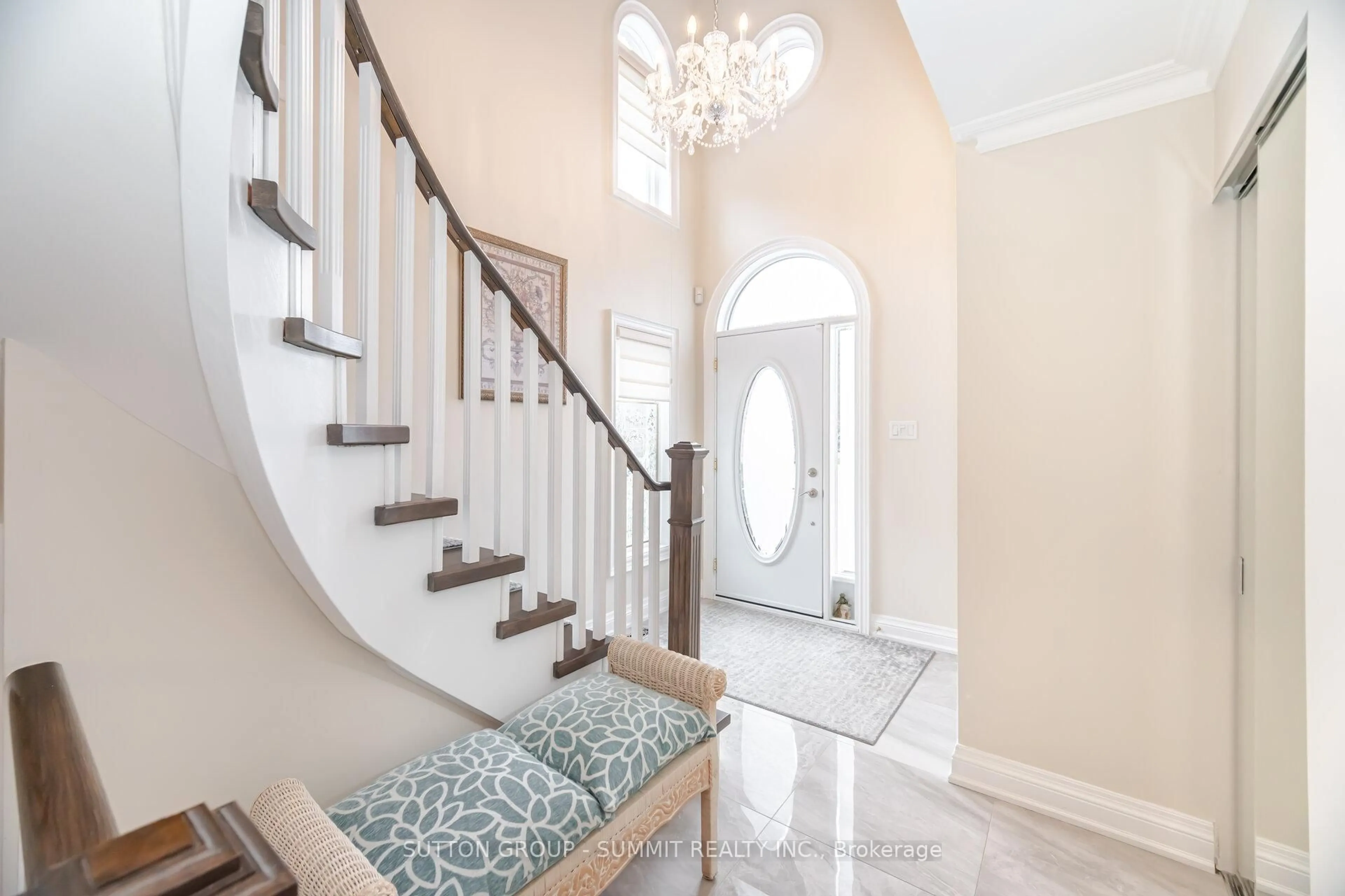 Indoor entryway for 1905 Broad Hollow Gate #14, Mississauga Ontario L5L 5X2