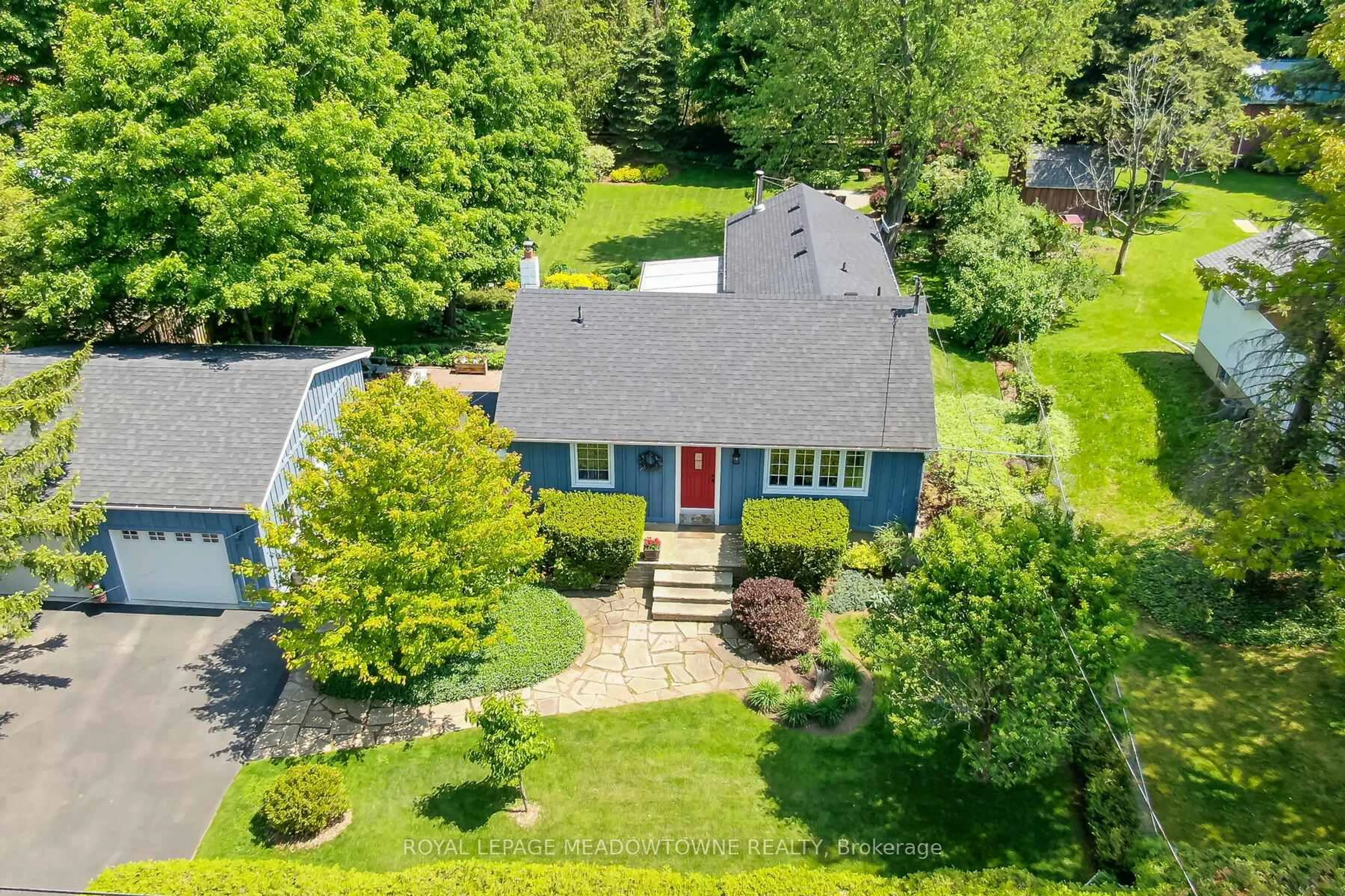 A pic from outside/outdoor area/front of a property/back of a property/a pic from drone, street for 13250 27 Sdrd, Halton Hills Ontario L7G 4S4