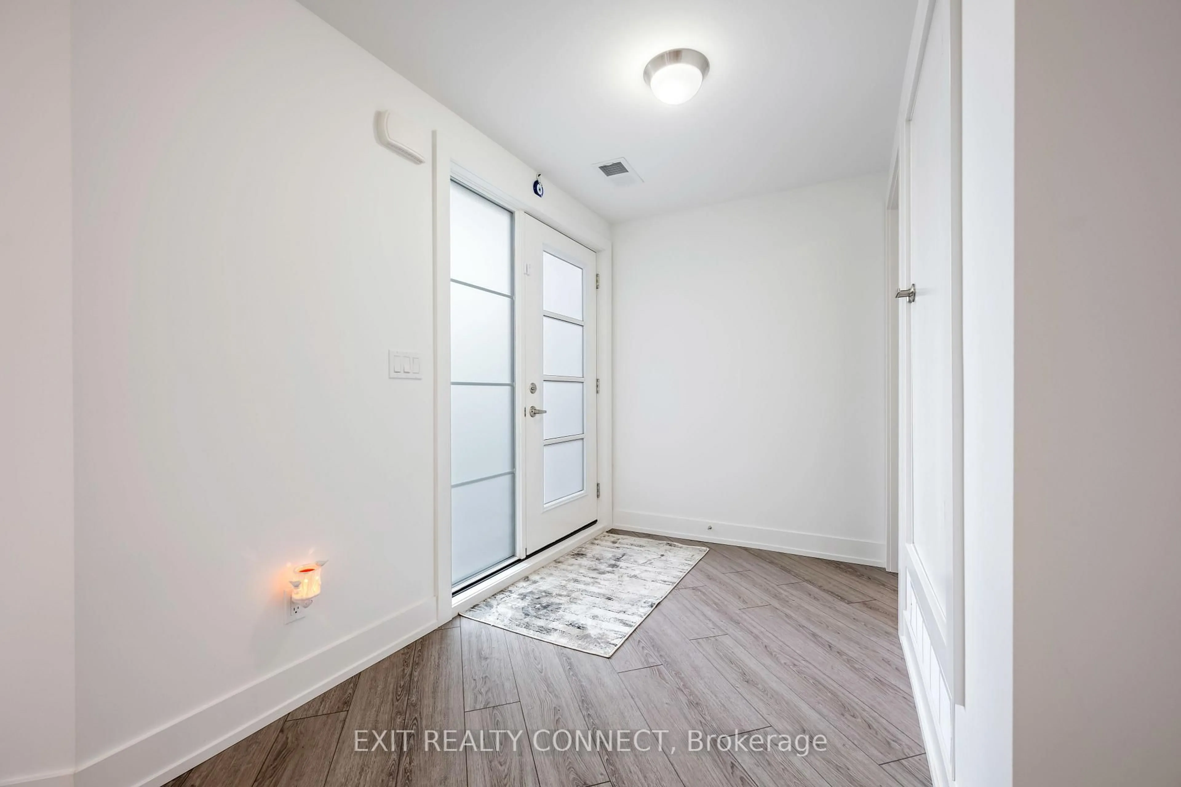 Indoor entryway for 17 Centre St, Orangeville Ontario L9W 7S6
