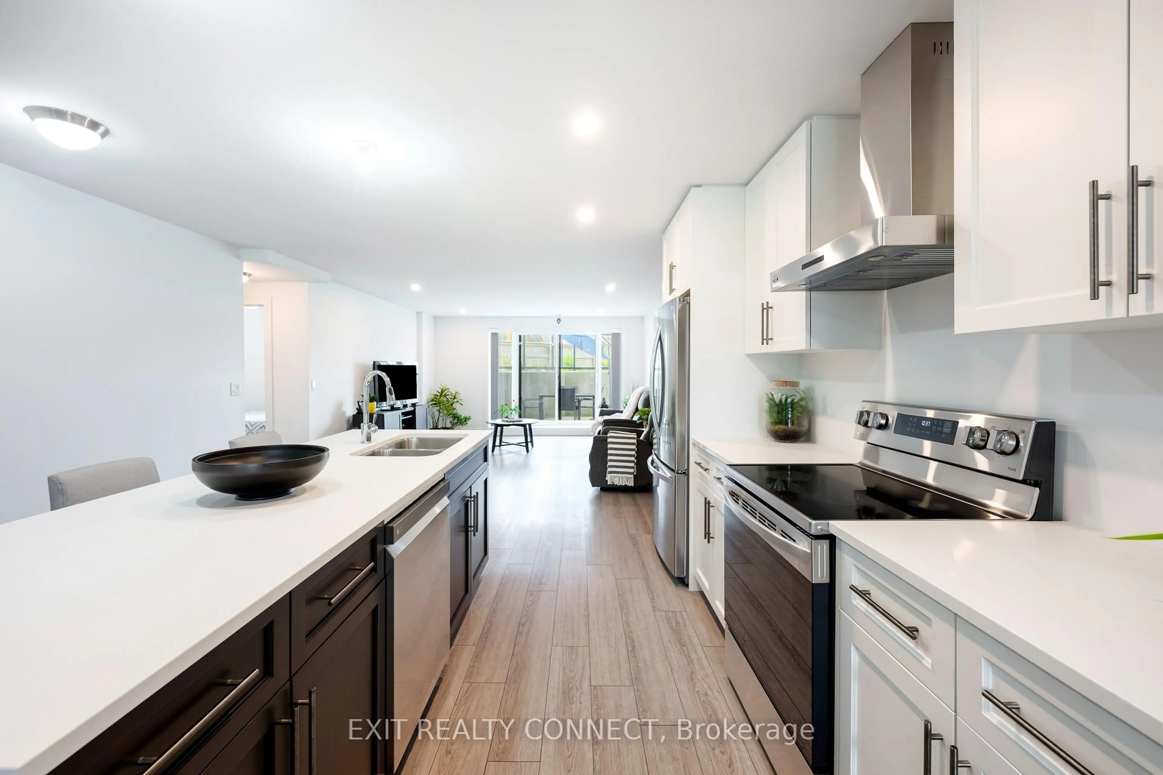 Open concept kitchen, unknown for 17 Centre St, Orangeville Ontario L9W 7S6