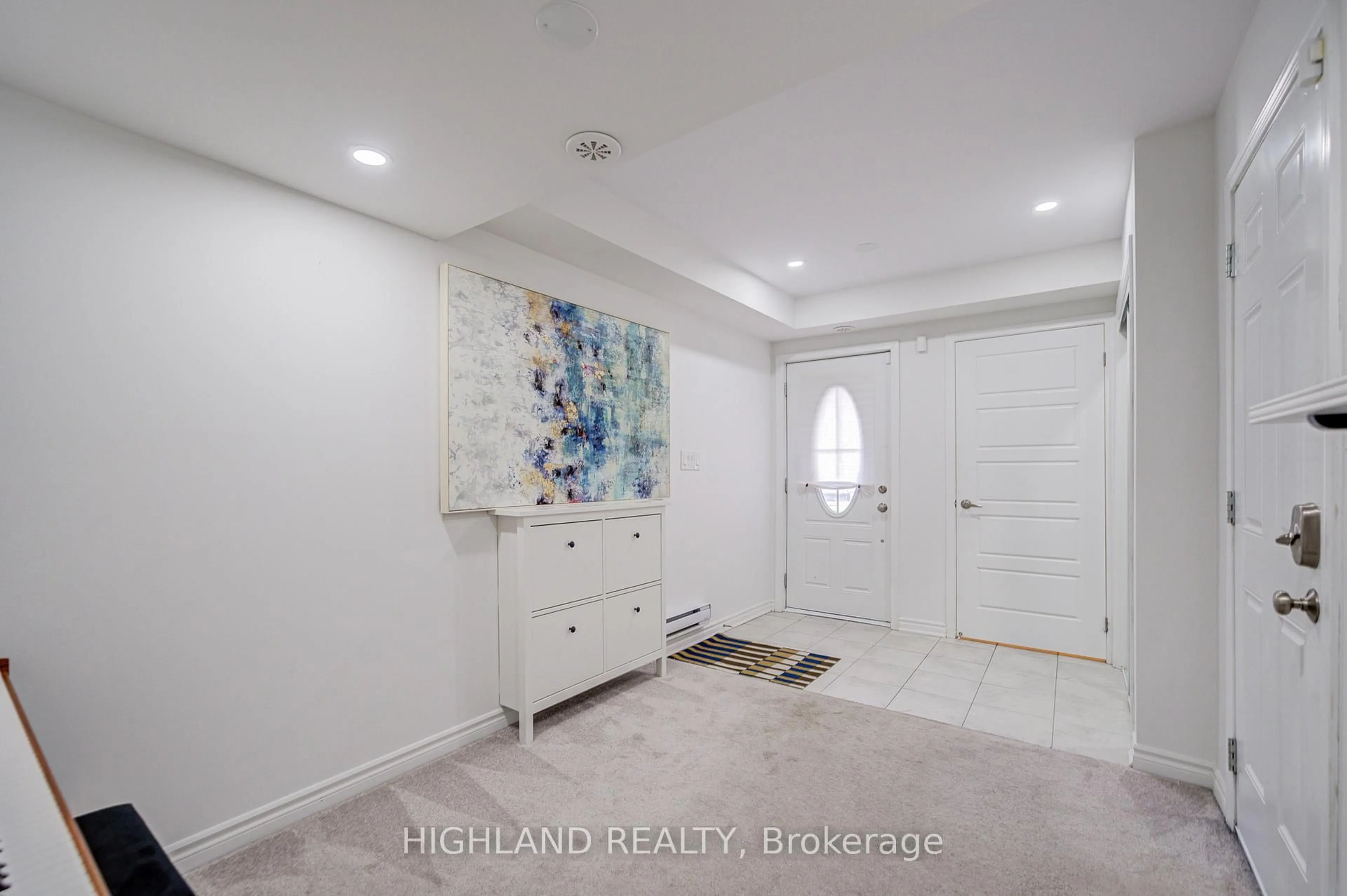 Indoor entryway for 283 Murlock Hts, Milton Ontario L9E 1C2