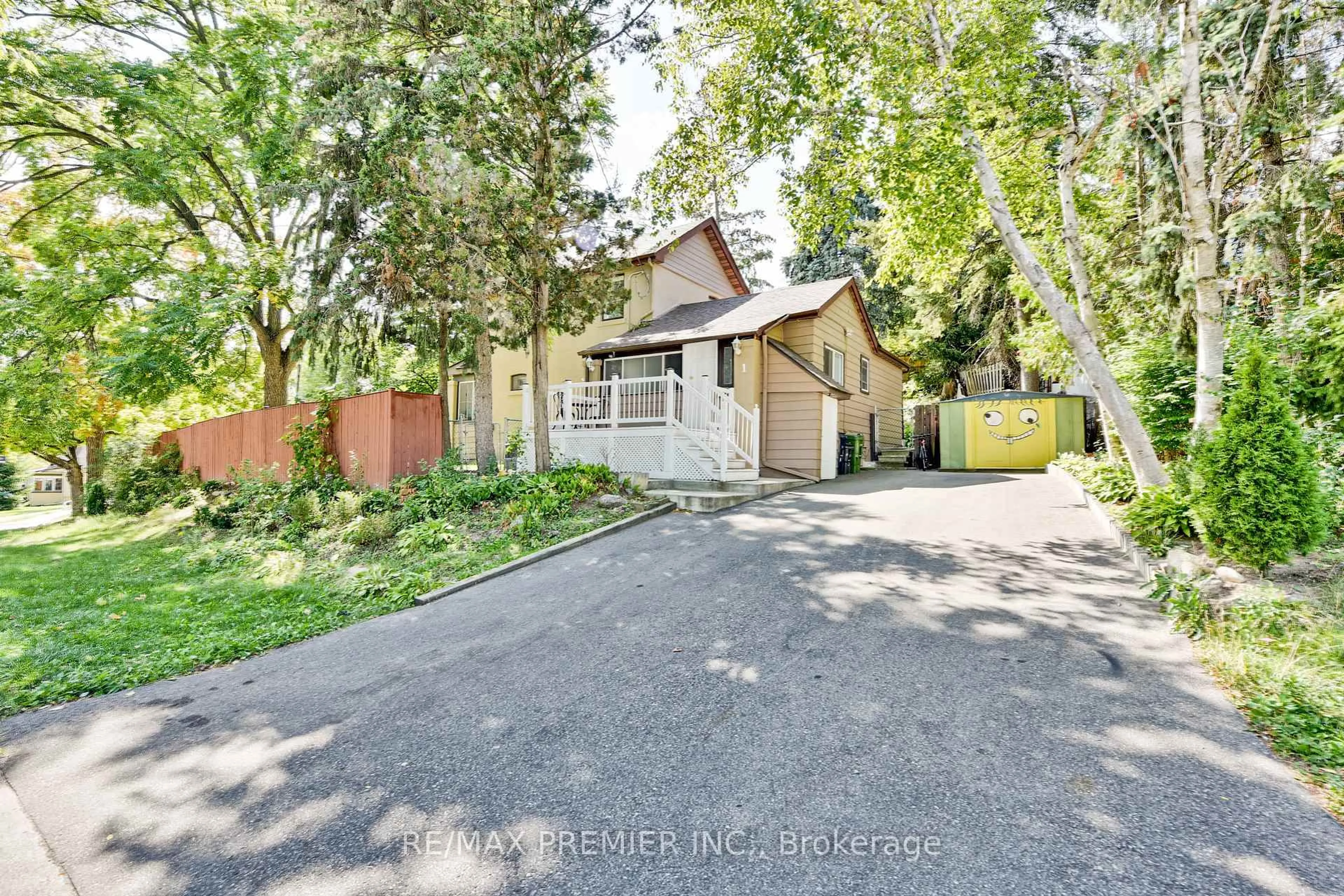 A pic from outside/outdoor area/front of a property/back of a property/a pic from drone, street for 1 Edgebrook Dr, Toronto Ontario M9V 1E1