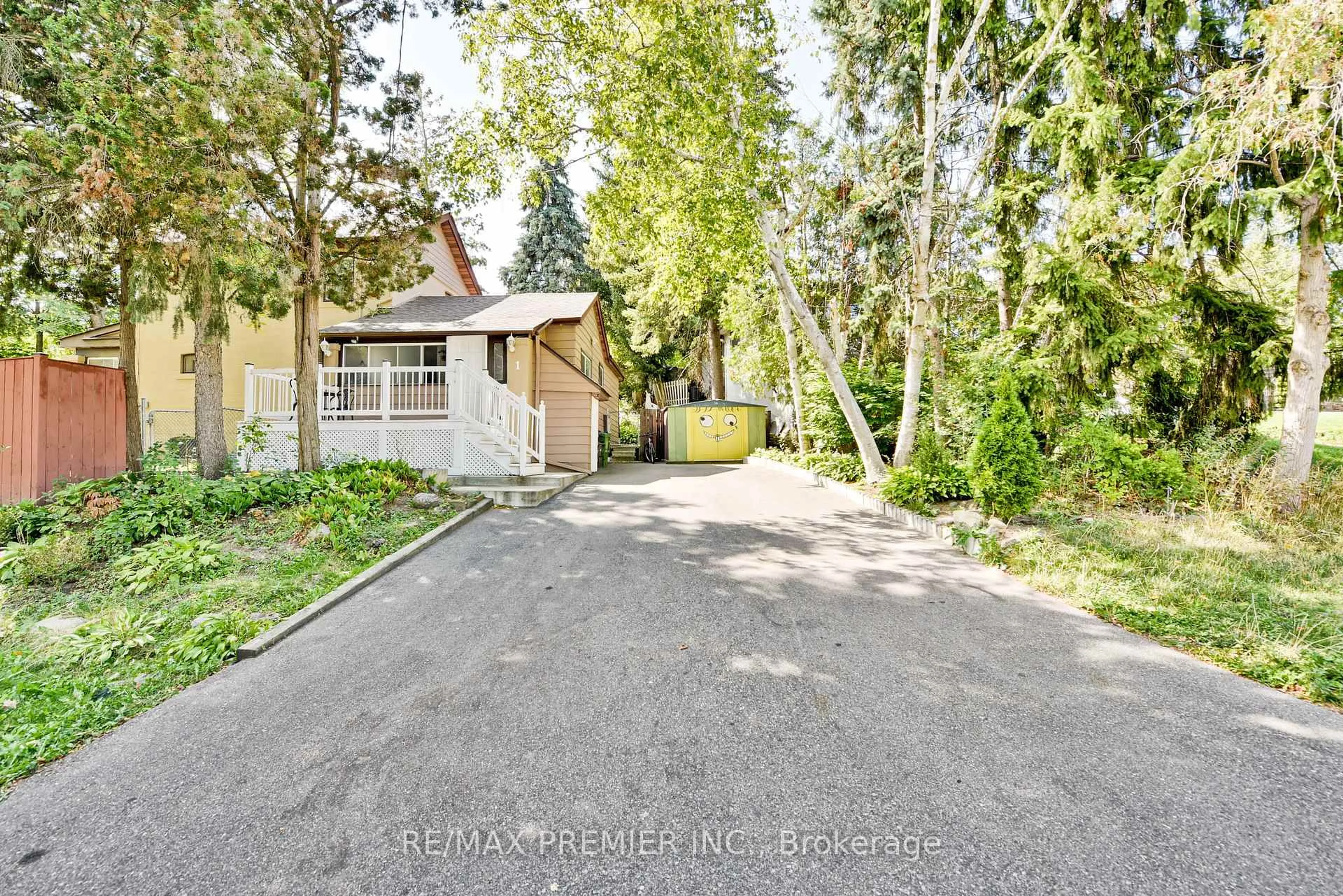 A pic from outside/outdoor area/front of a property/back of a property/a pic from drone, street for 1 Edgebrook Dr, Toronto Ontario M9V 1E1