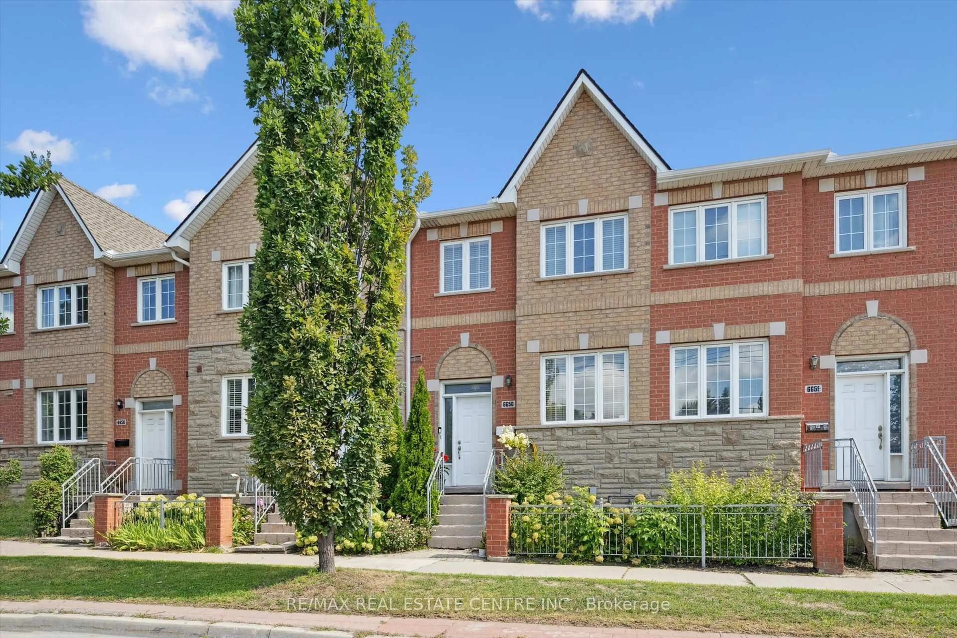 Home with brick exterior material, street for 665D Scarlett Rd, Toronto Ontario M9P 2T2