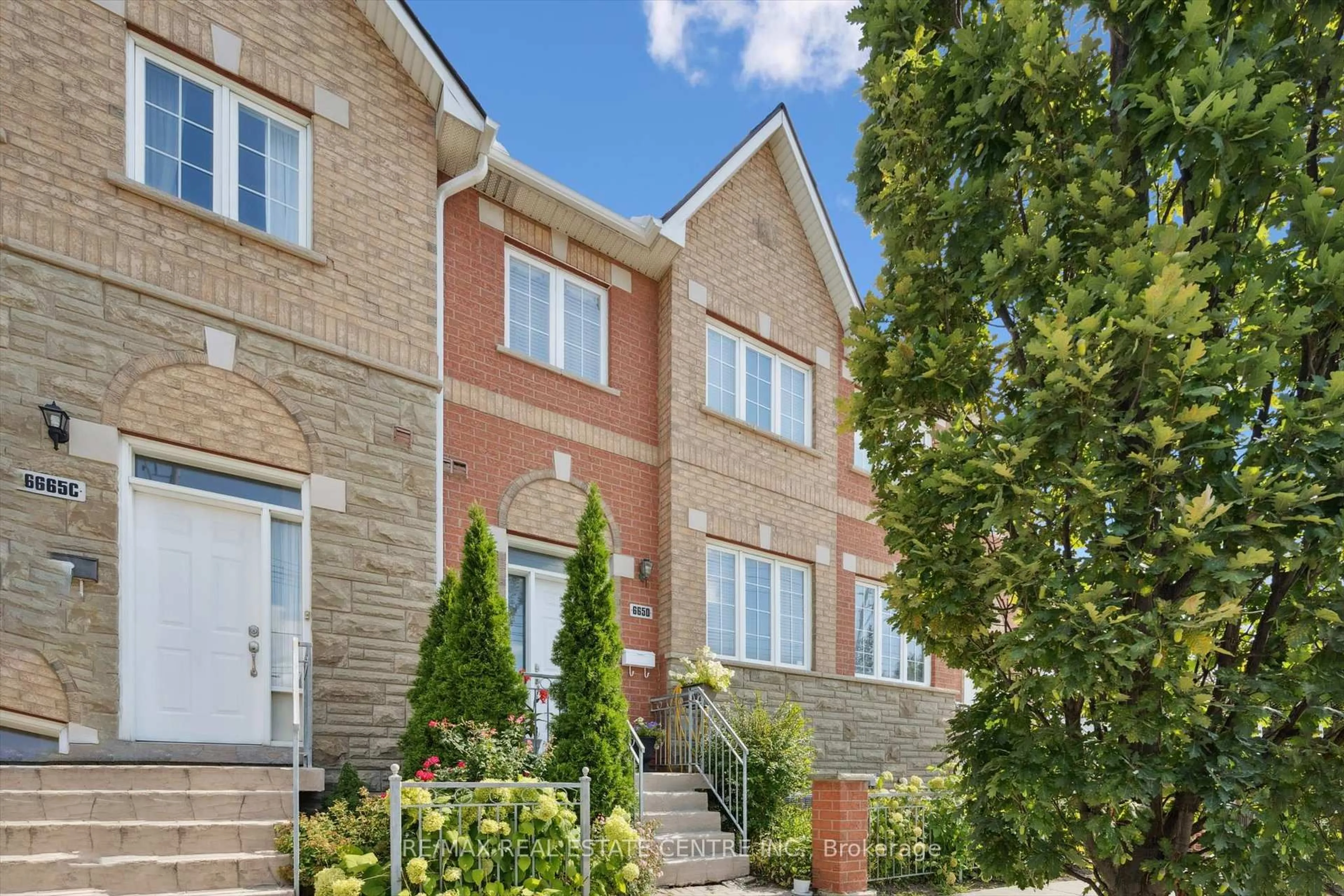 Home with brick exterior material, street for 665D Scarlett Rd, Toronto Ontario M9P 2T2
