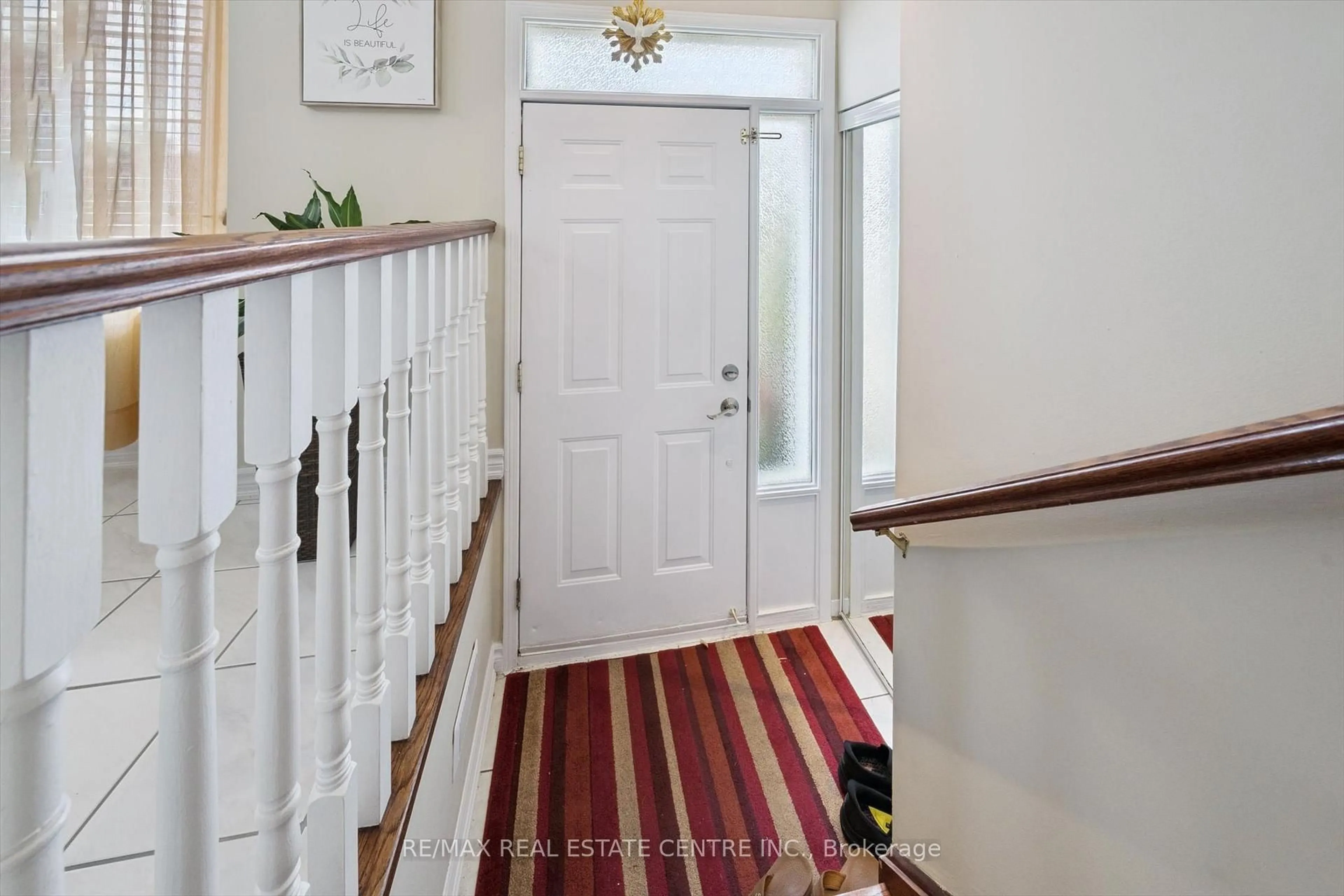 Indoor entryway for 665D Scarlett Rd, Toronto Ontario M9P 2T2