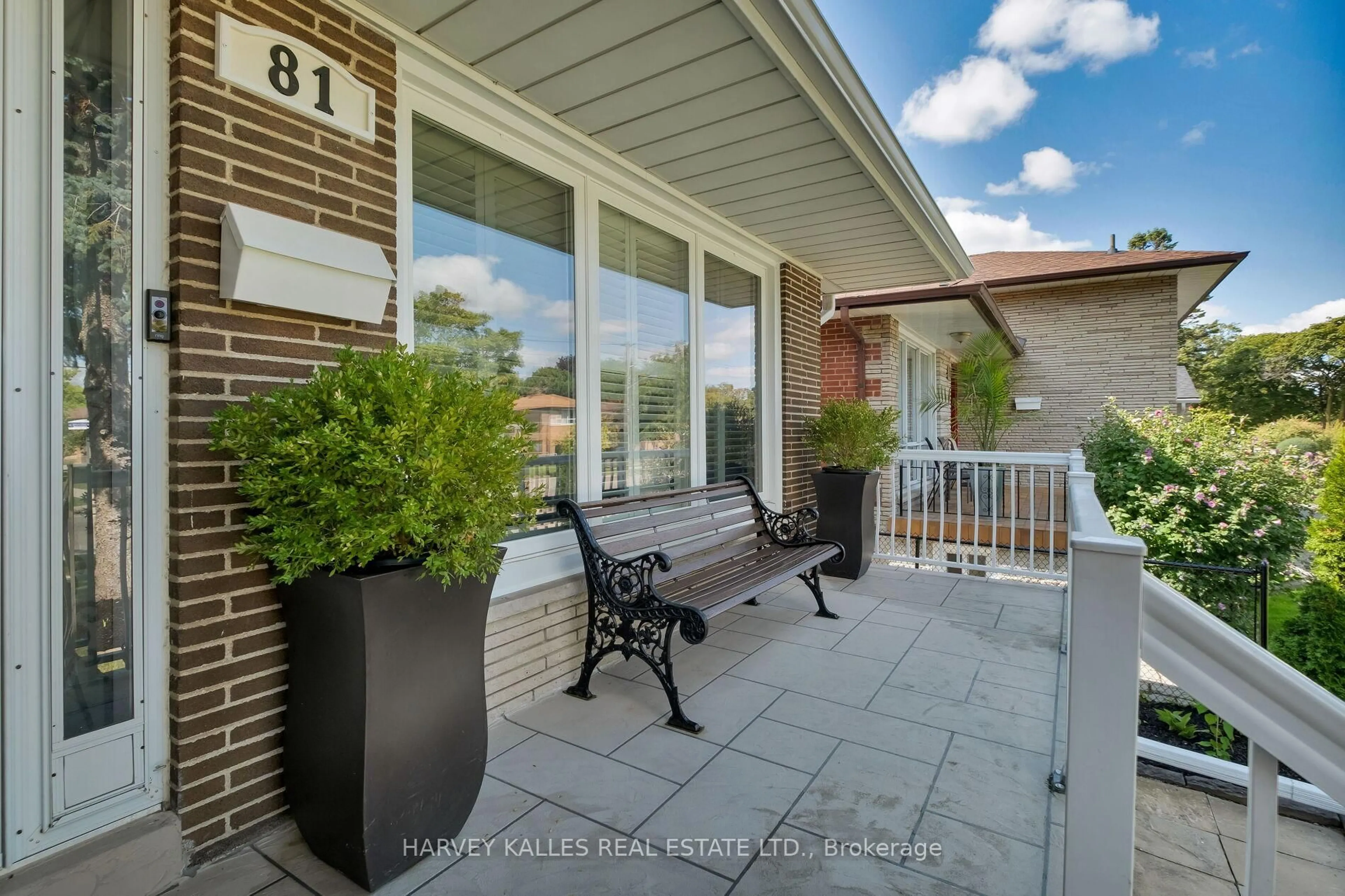 Patio, street for 81 Summitcrest Dr, Toronto Ontario M9P 1H7