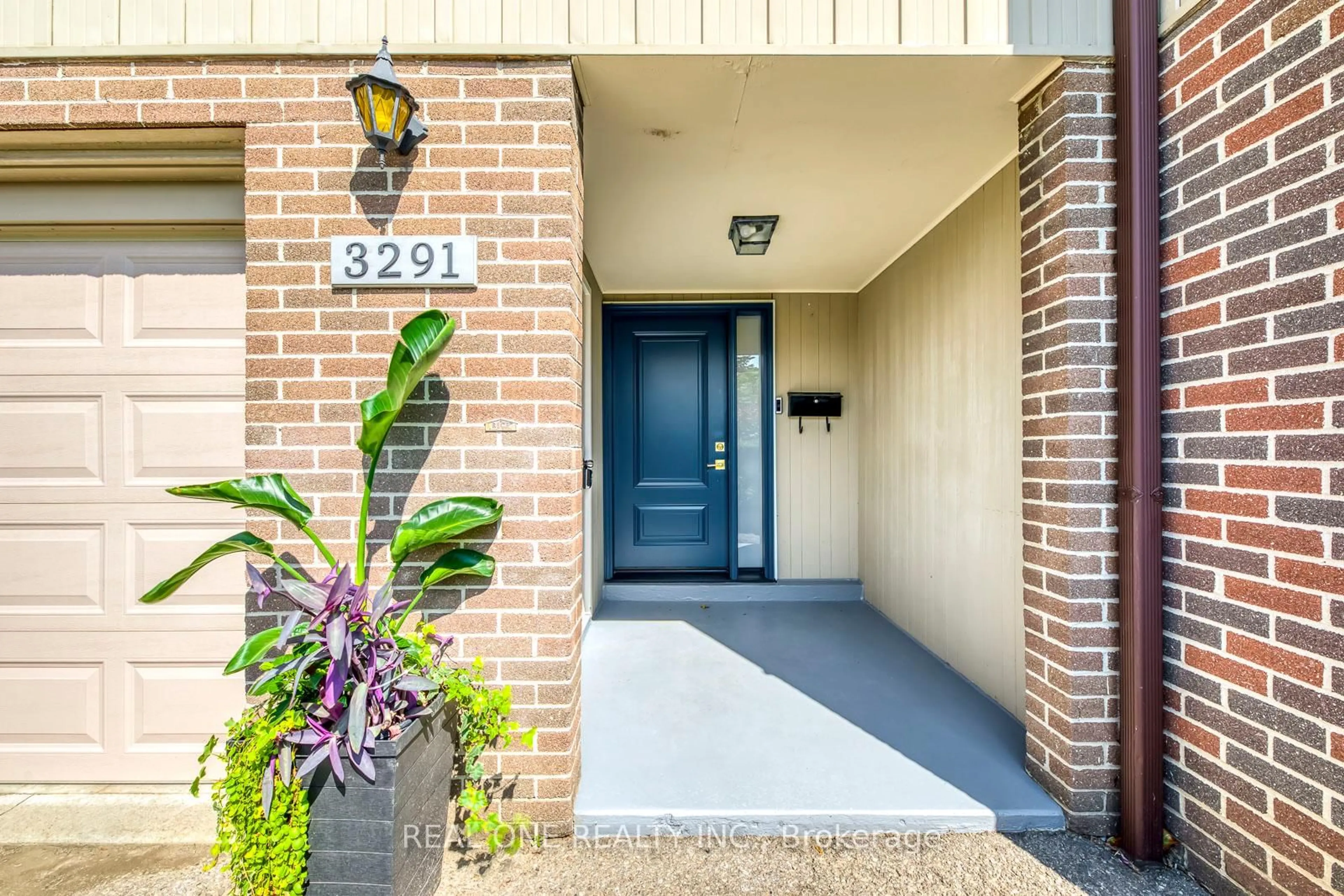 Indoor entryway for 3291 FIELDGATE Dr, Mississauga Ontario L4X 2H9