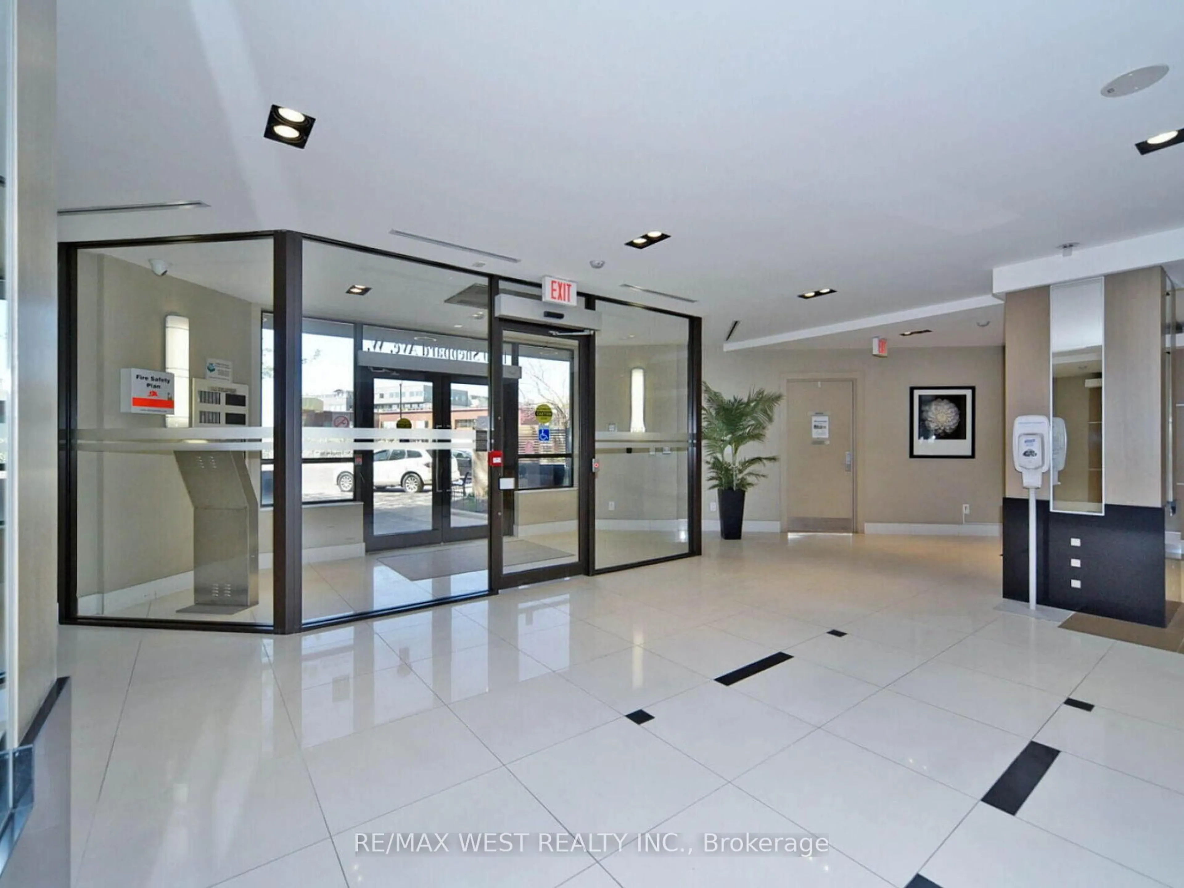 Indoor foyer for 1060 Sheppard Ave #410, Toronto Ontario M3J 0G7