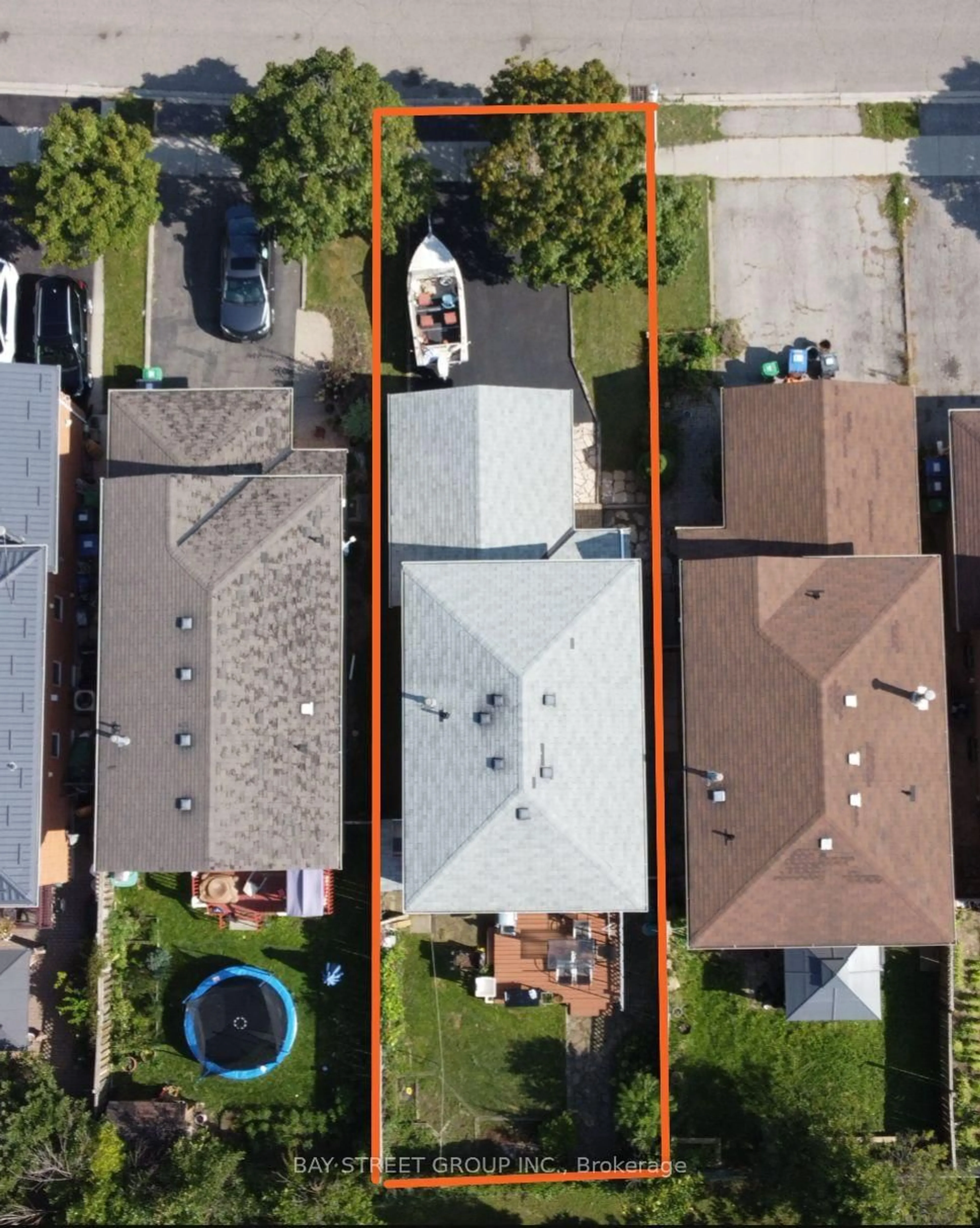 A pic from outside/outdoor area/front of a property/back of a property/a pic from drone, street for 77 Toba Cres, Brampton Ontario L6Z 4R8