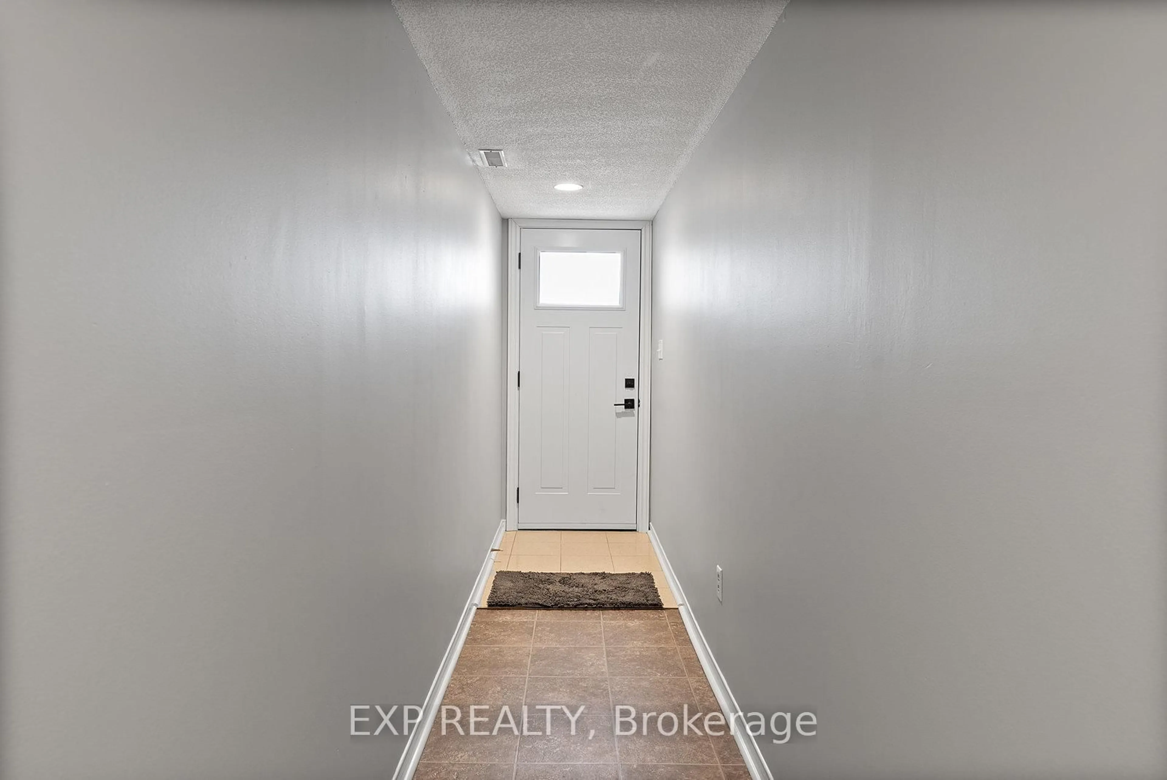 Indoor entryway for 895 Maple Ave #532, Burlington Ontario L7S 2H7