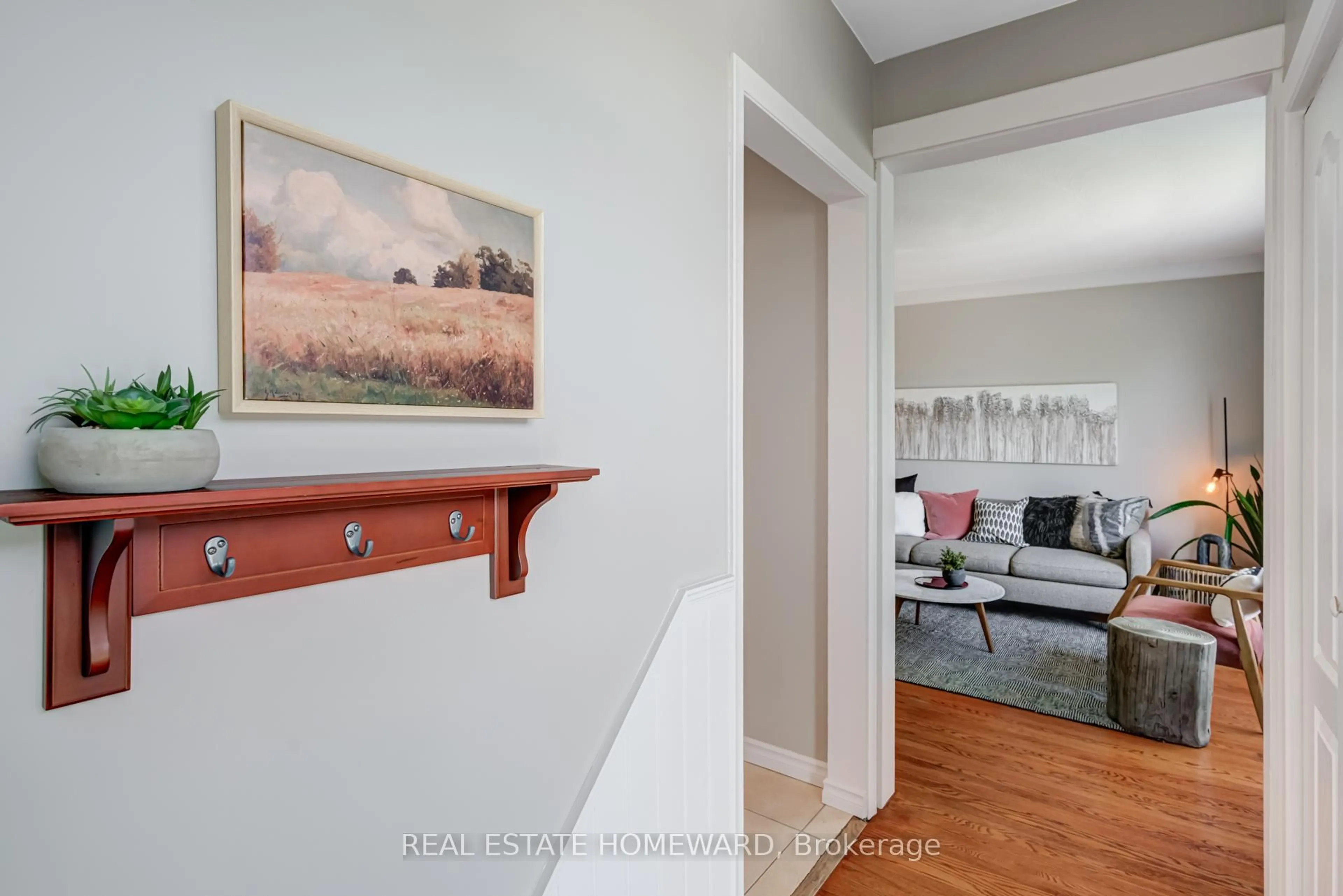 Indoor entryway for 1849 Sandgate Cres, Mississauga Ontario L5J 2E7