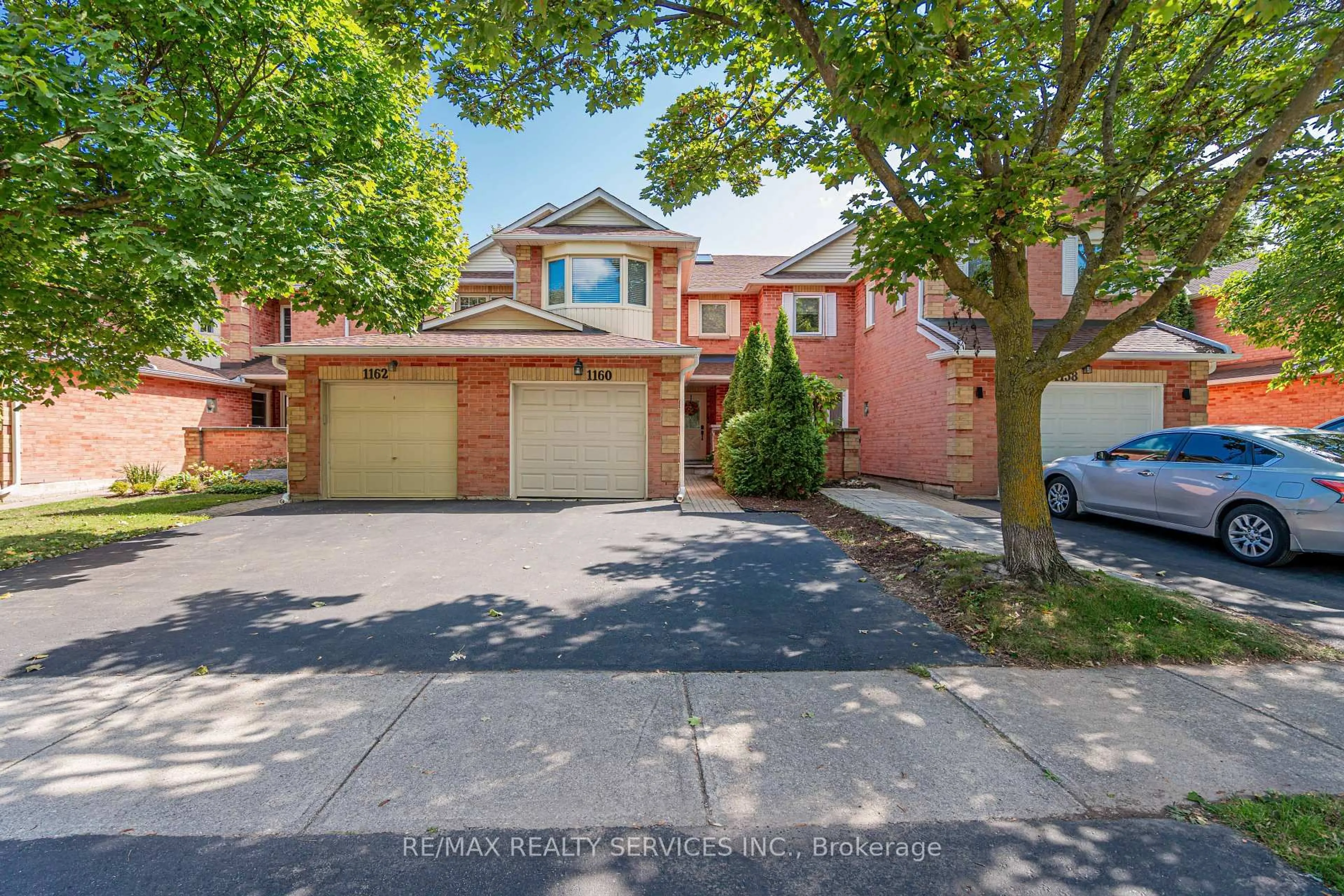 A pic from outside/outdoor area/front of a property/back of a property/a pic from drone, street for 1160 Mccraney St, Oakville Ontario L6H 4S4