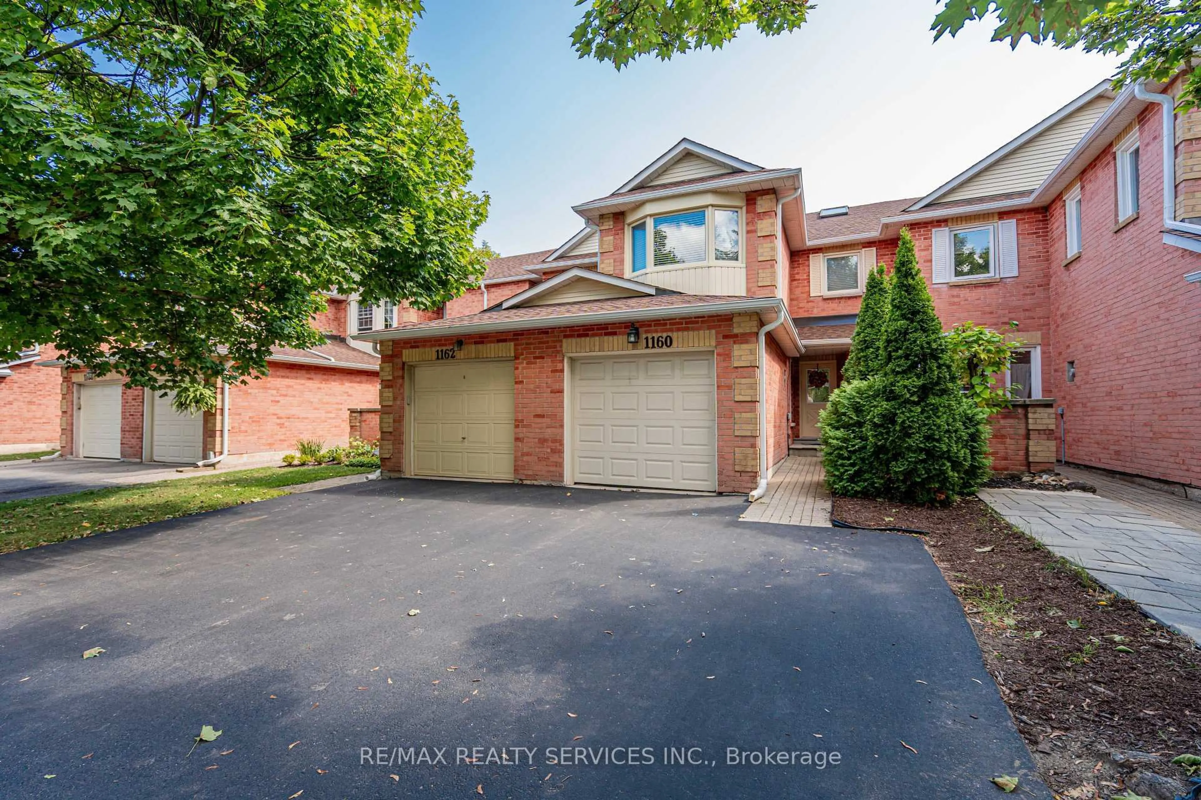 A pic from outside/outdoor area/front of a property/back of a property/a pic from drone, street for 1160 Mccraney St, Oakville Ontario L6H 4S4
