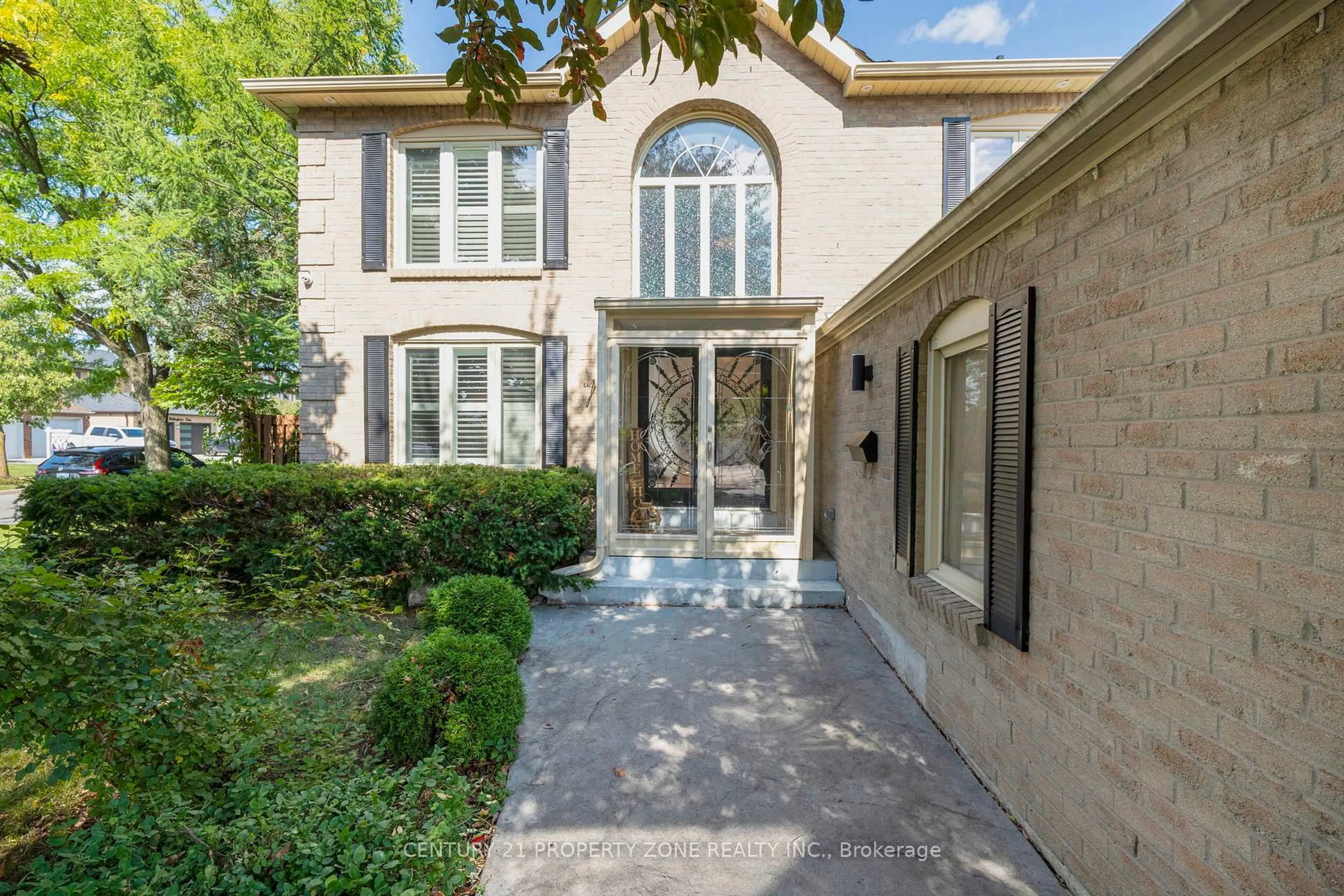 Home with brick exterior material, street for 45 Nottingham Cres, Brampton Ontario L6S 4G3