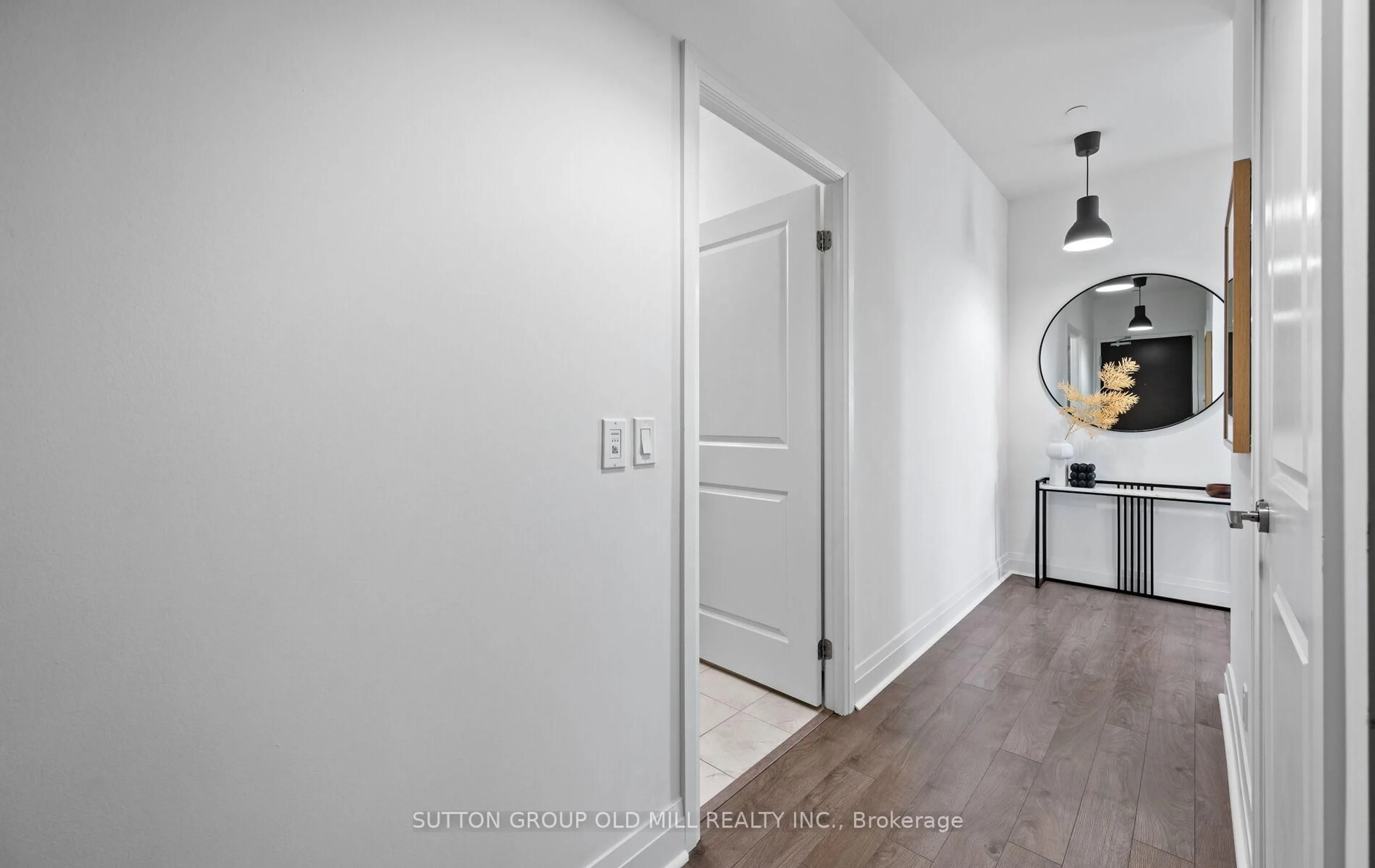 Indoor entryway for 17 Zorra St #2308, Toronto Ontario M8Z 4Z6