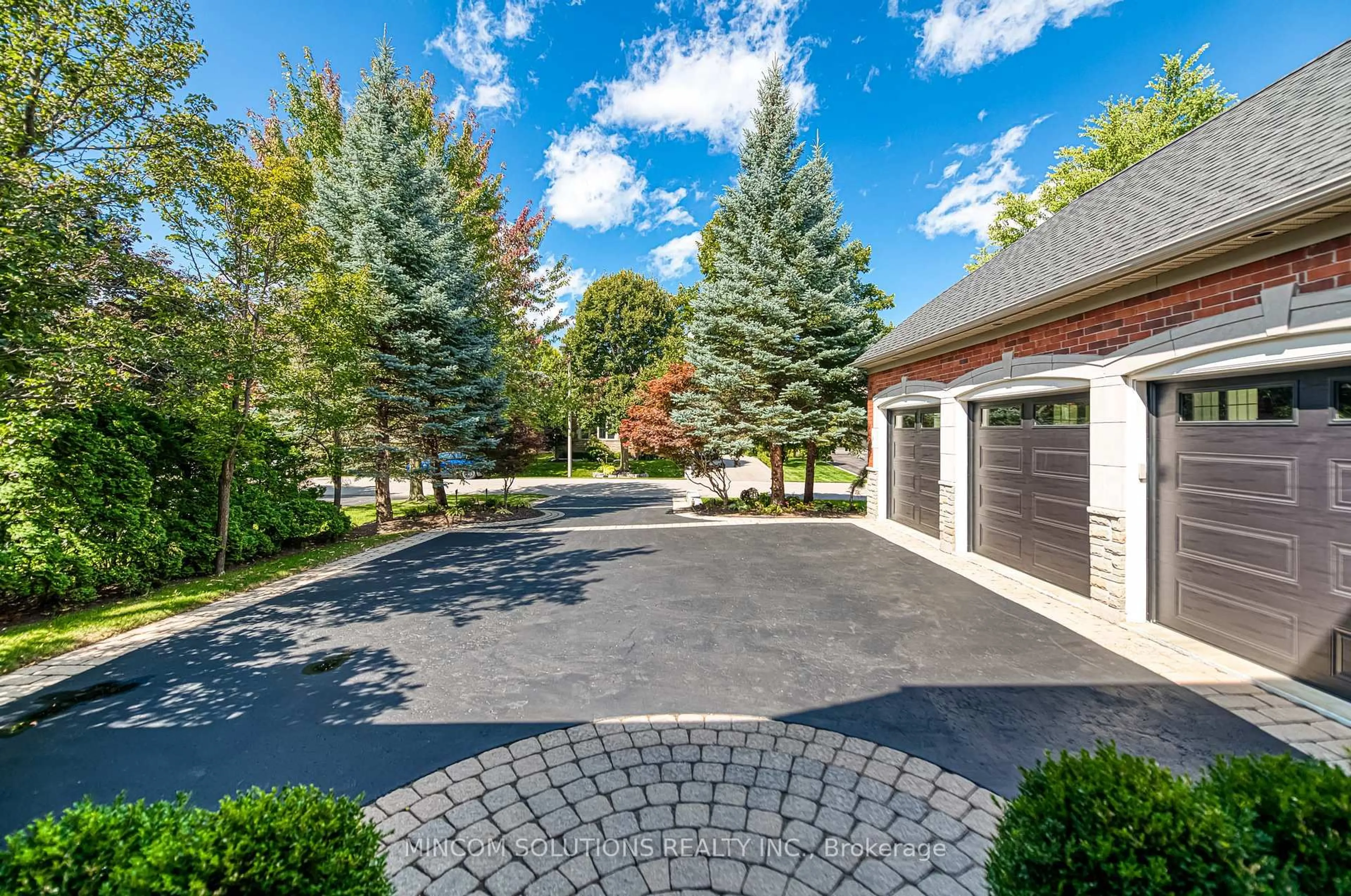 Patio, street for 35 Links Lane, Brampton Ontario L6Y 5H2