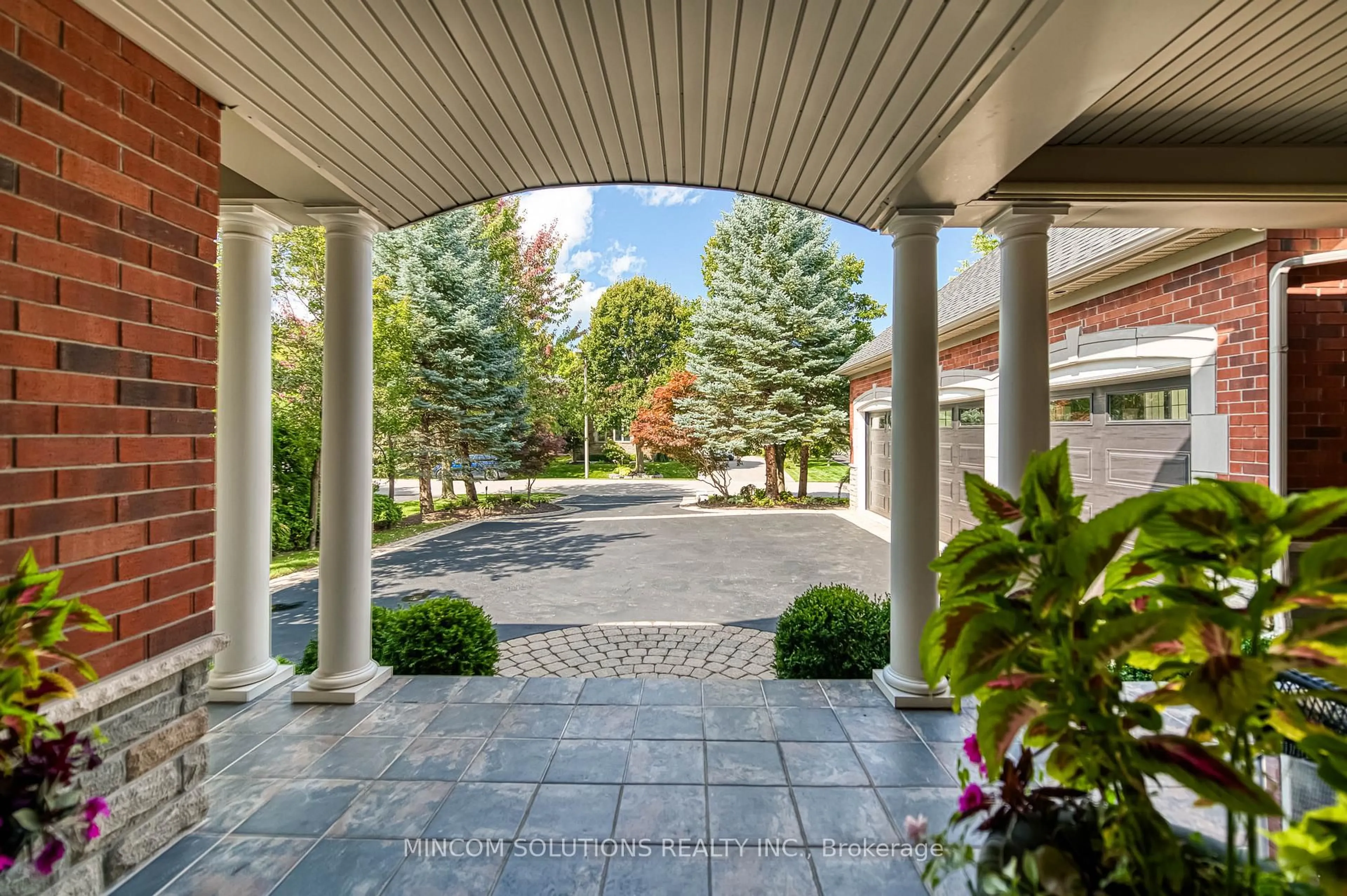 Patio, street for 35 Links Lane, Brampton Ontario L6Y 5H2
