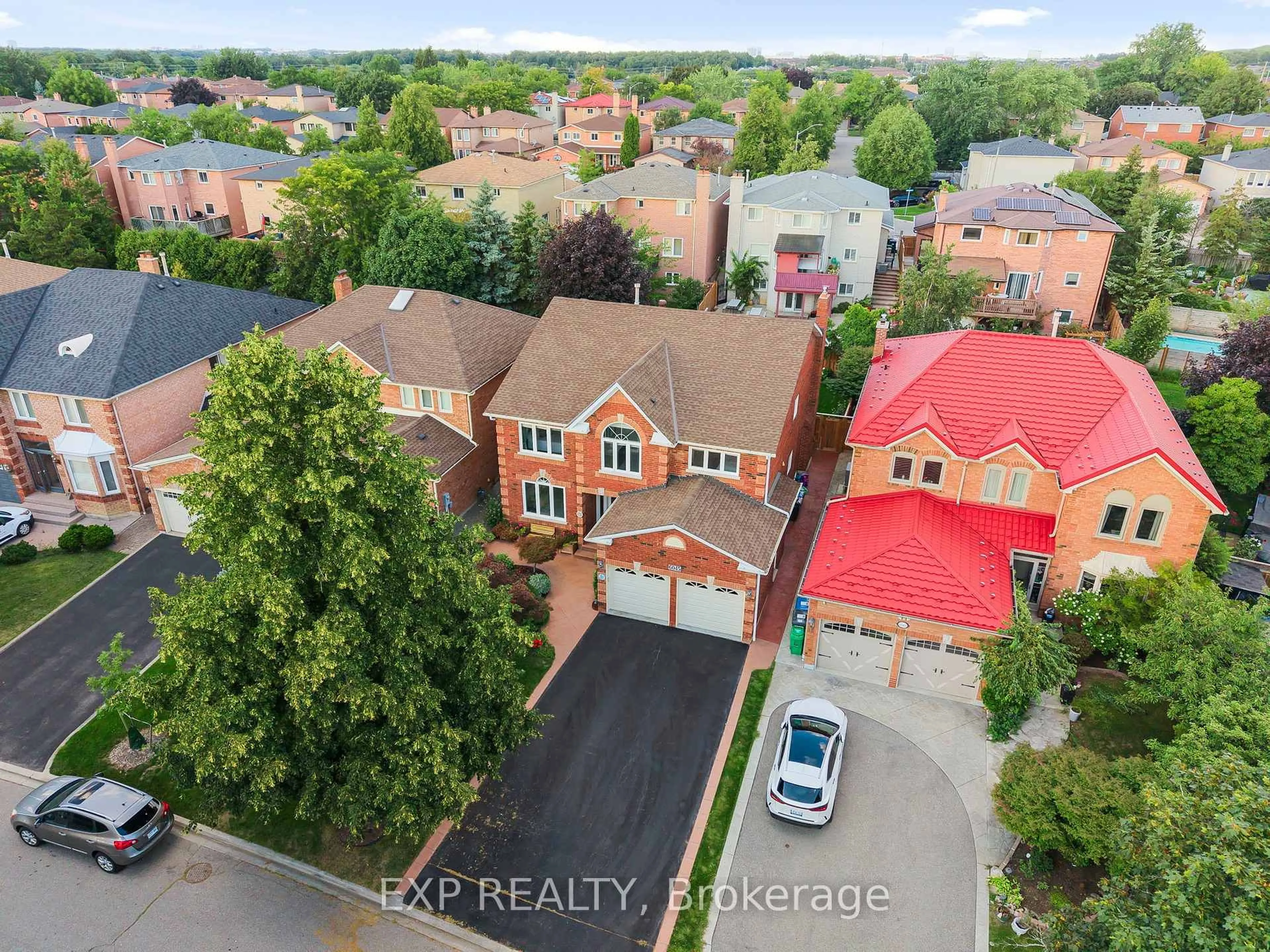 A pic from outside/outdoor area/front of a property/back of a property/a pic from drone, city buildings view from balcony for 6045 St. Ives Way, Mississauga Ontario L5N 4M2