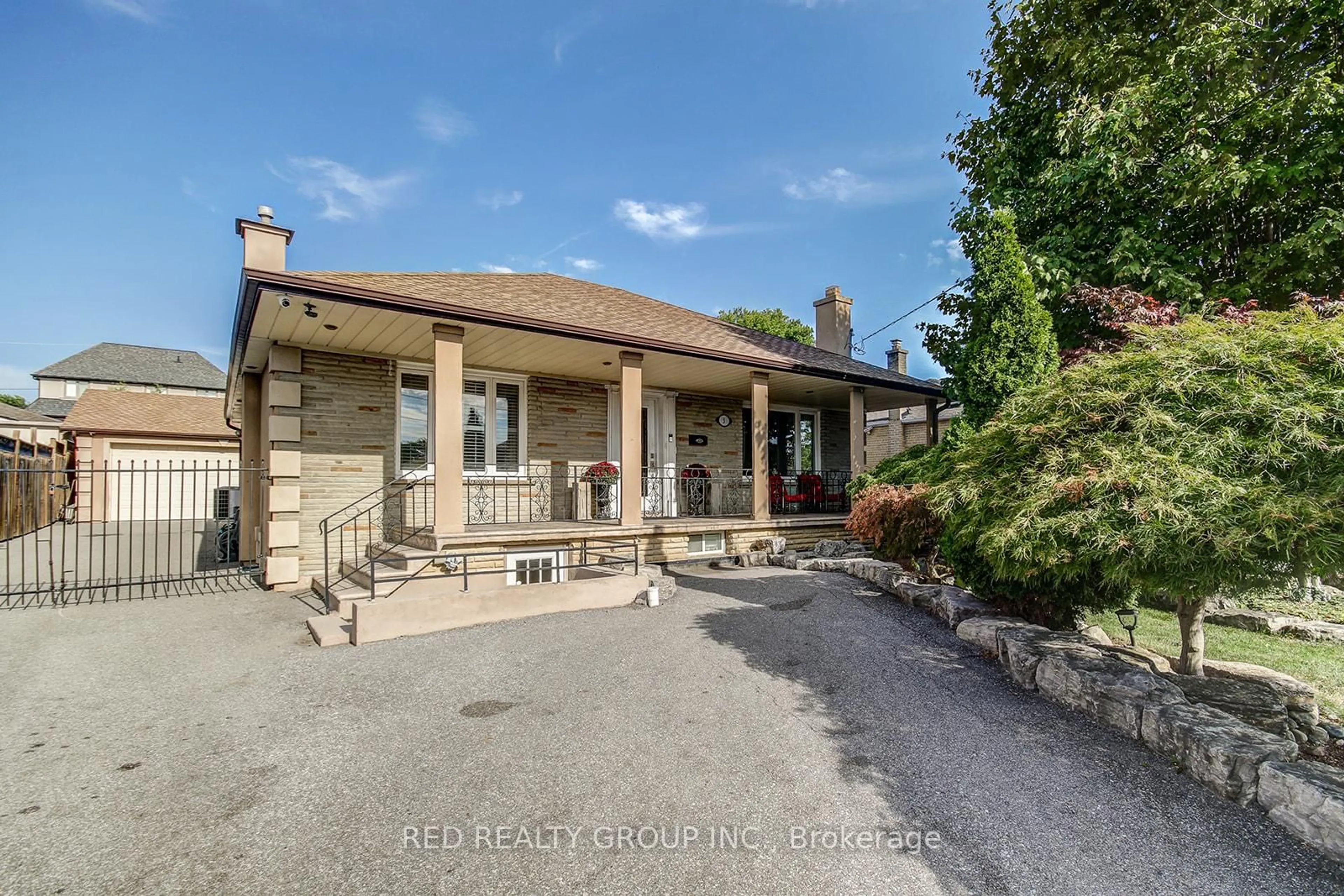 A pic from outside/outdoor area/front of a property/back of a property/a pic from drone, street for 5 Chappel Hill Rd, Toronto Ontario M3M 1M1