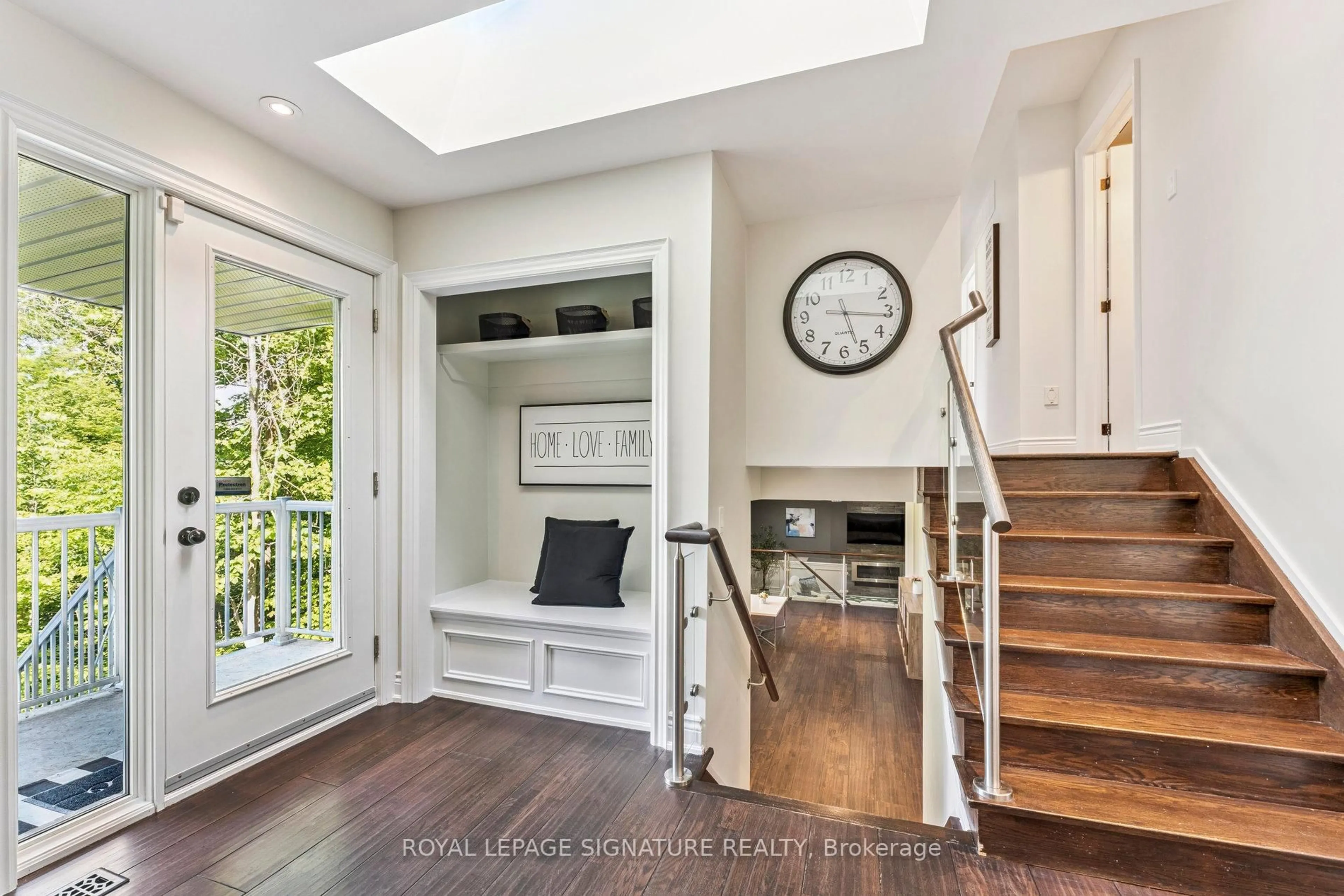 Indoor entryway for 11998 Fourth Line, Halton Hills Ontario L7J 2M1