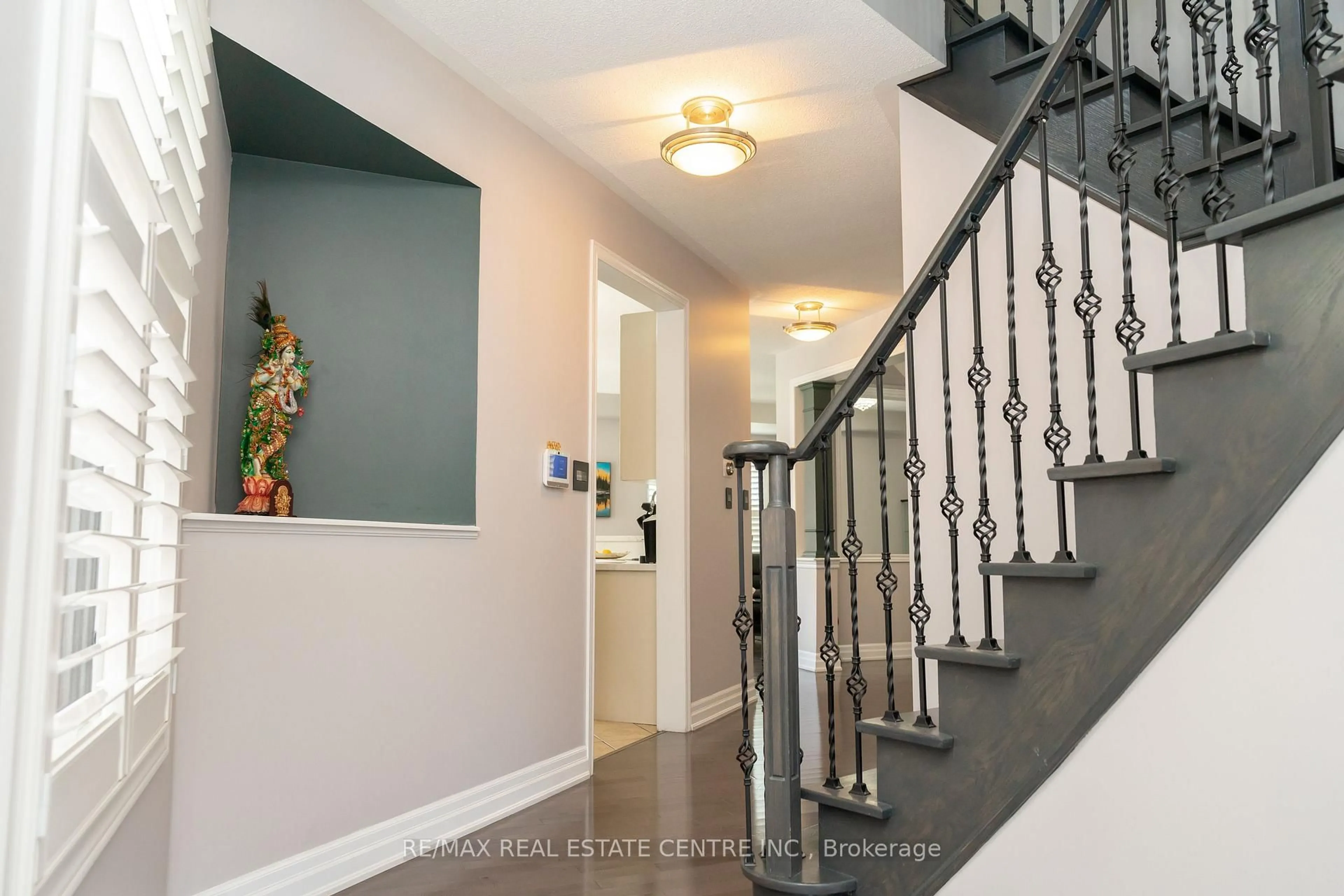 Indoor entryway for 54 Iceland Poppy Tr, Brampton Ontario L7A 0M9