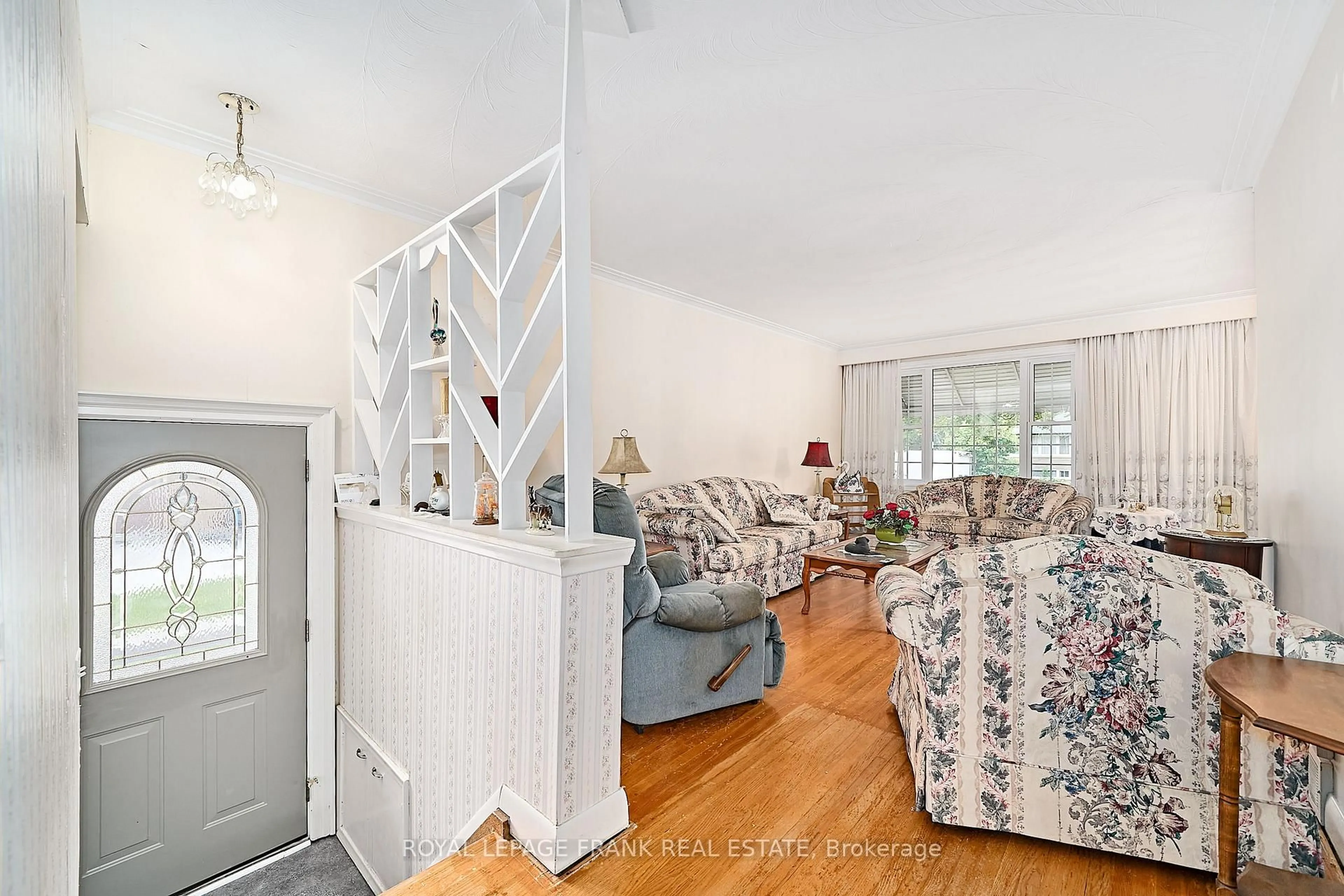 Living room with furniture, unknown for 28 Winnipeg Rd, Toronto Ontario M9P 2E4