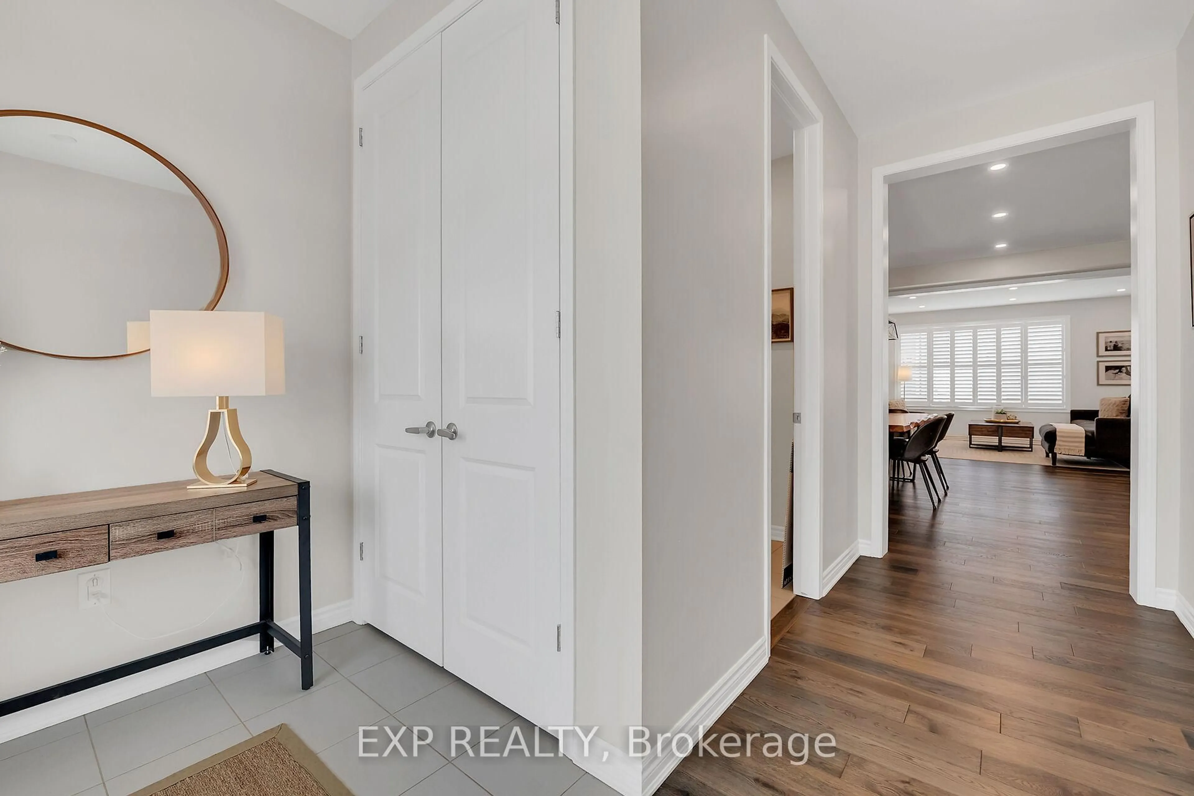 Indoor entryway for 1459 Sycamore Garden, Milton Ontario L9E 1P7