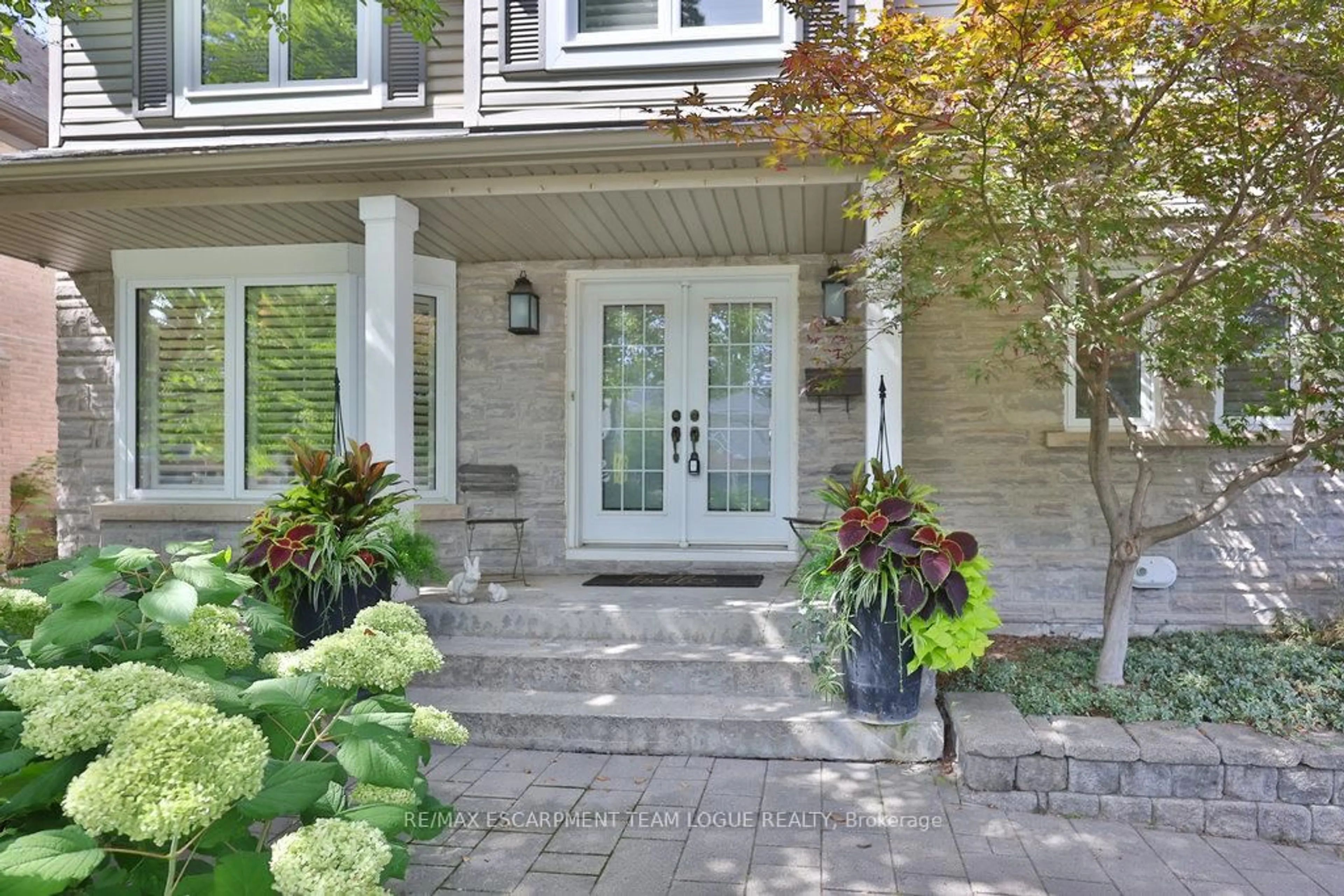 Indoor entryway for 4135 Millcroft Park Dr, Burlington Ontario L7M 3V1