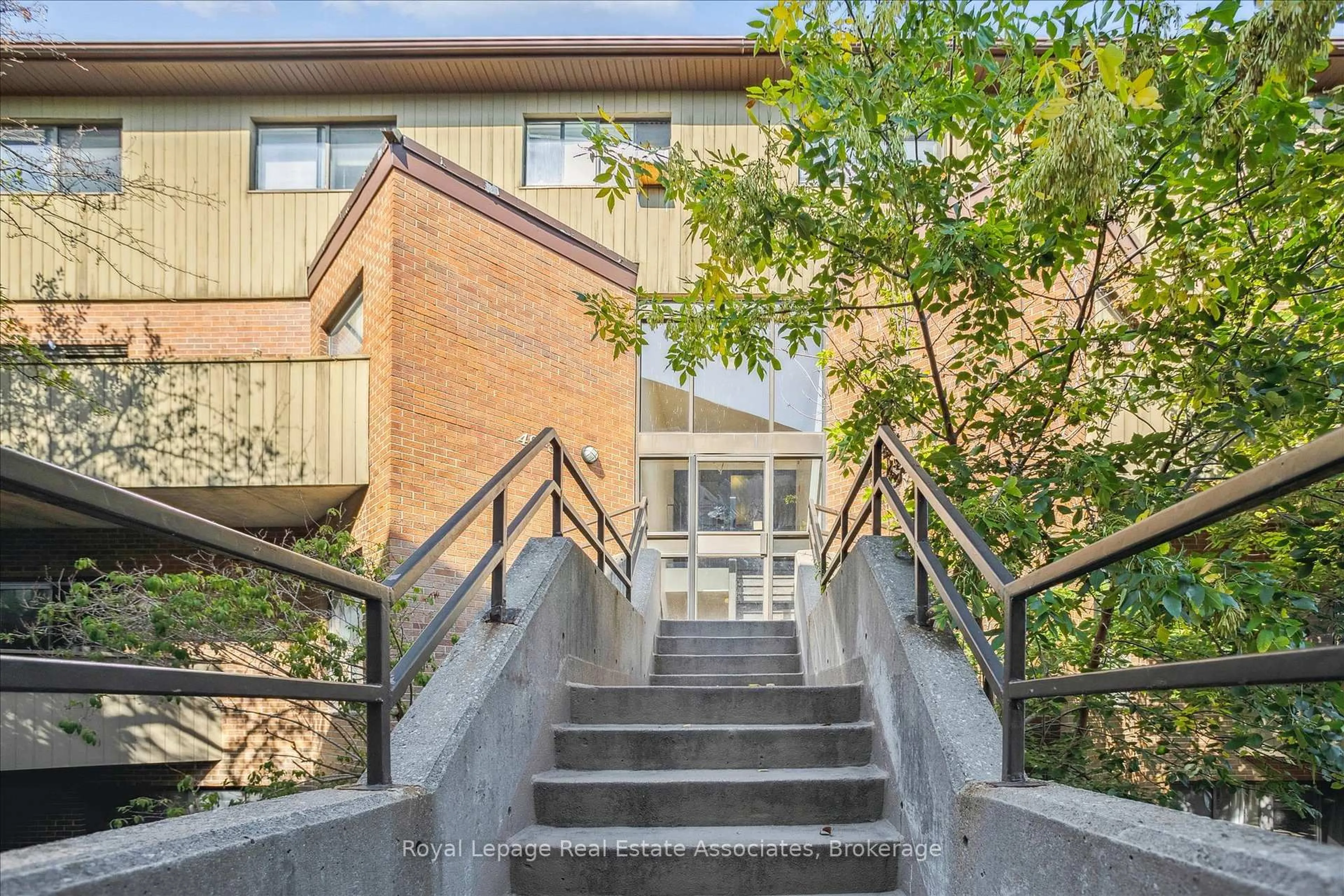 Stairs for 2035 South Millway #53, Mississauga Ontario L5L 1R7