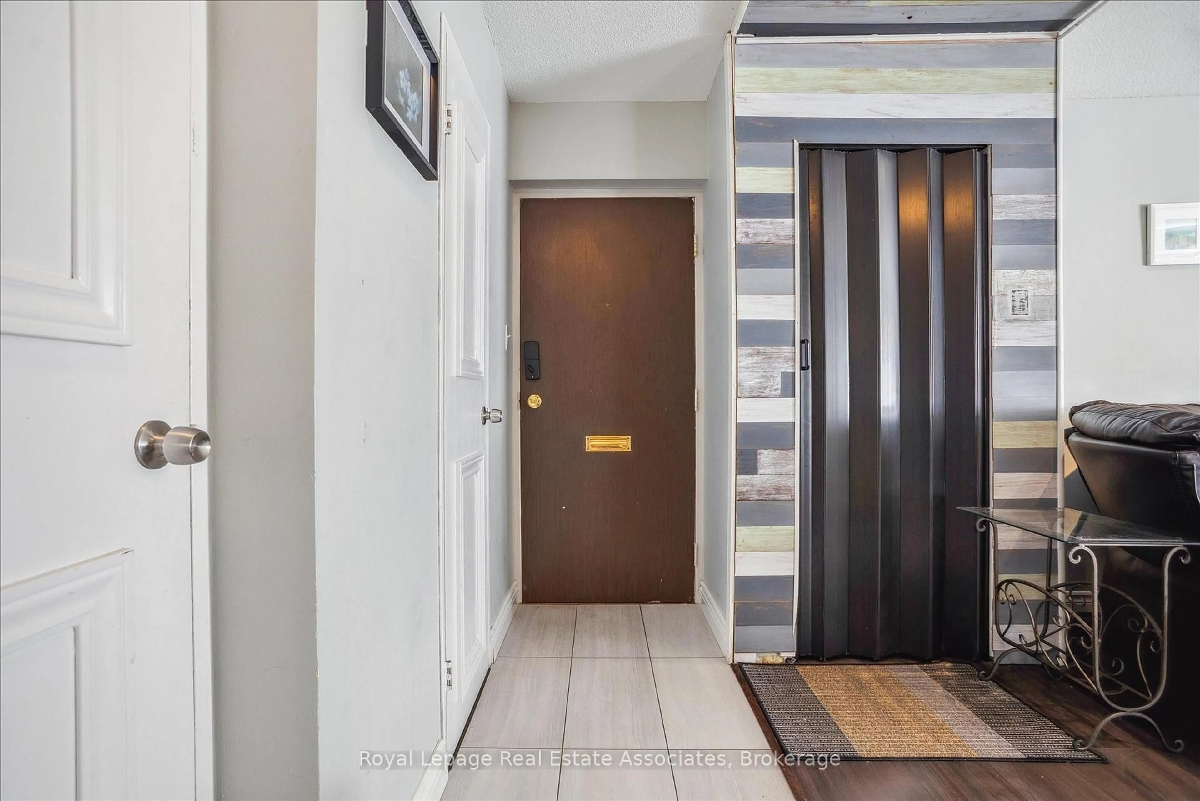 Indoor entryway for 2035 South Millway #53, Mississauga Ontario L5L 1R7