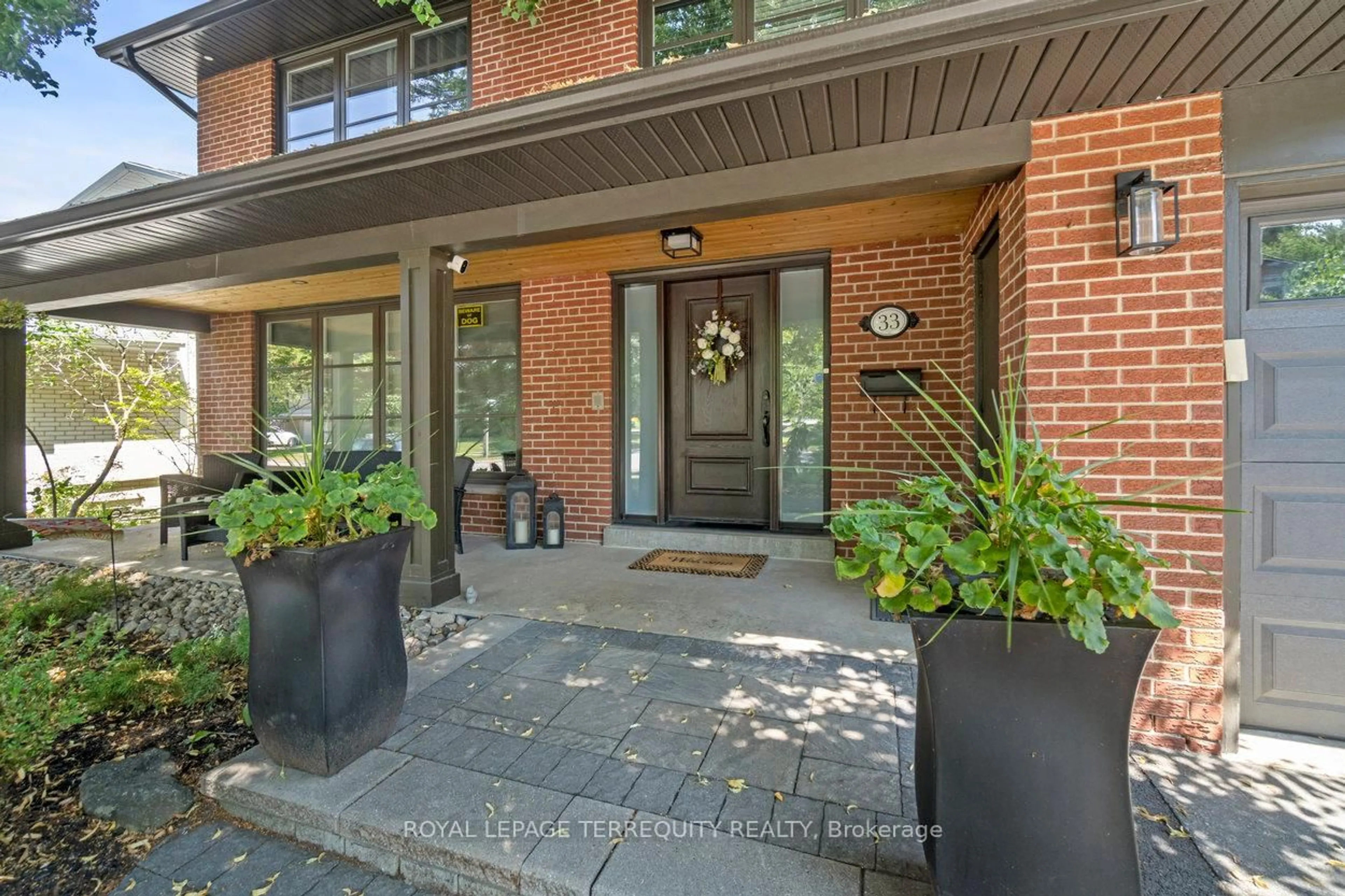Indoor entryway for 33 Ashford Dr, Toronto Ontario M9B 5X2