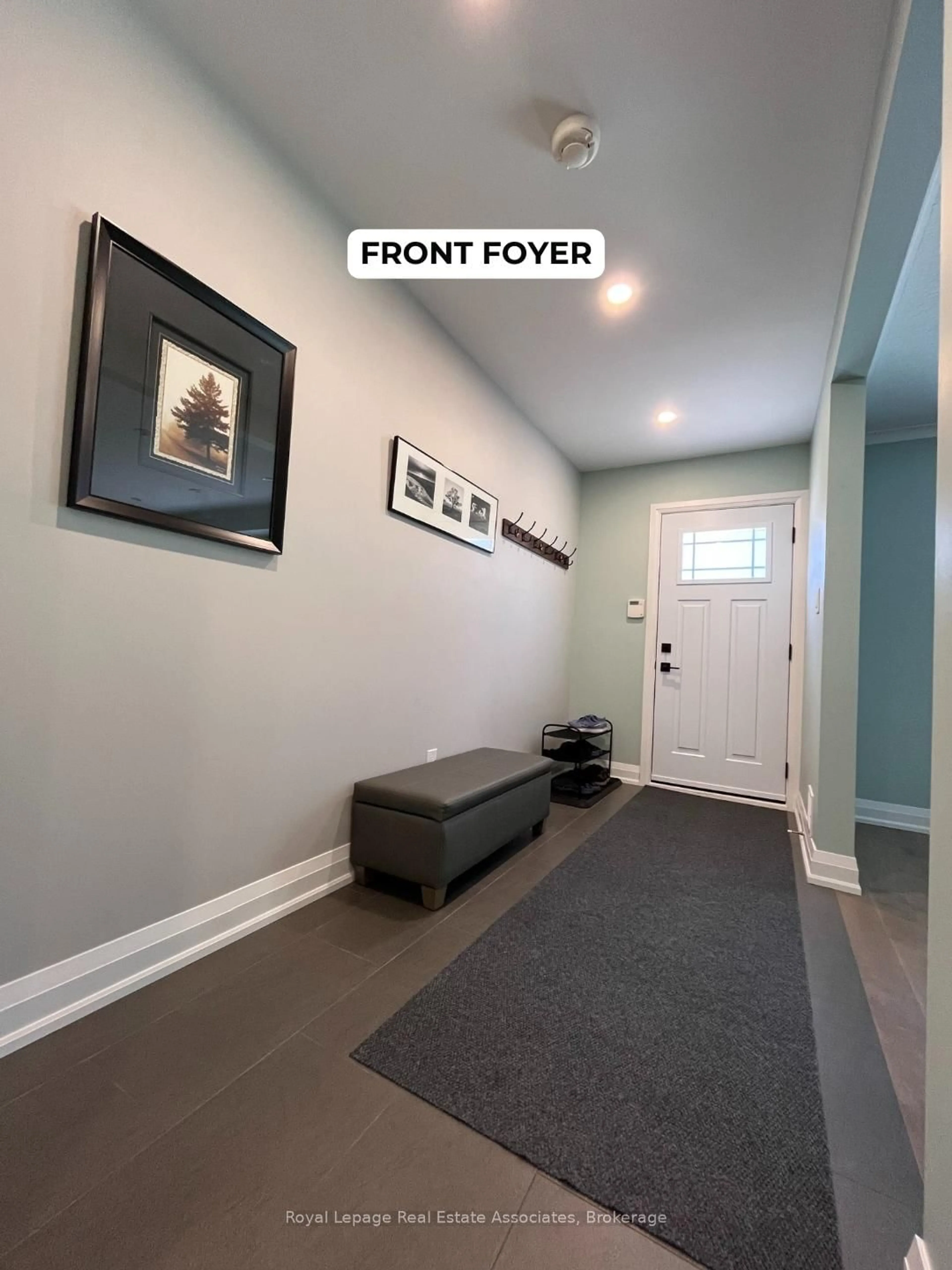 Indoor foyer for 9 Sevenoaks Ave, Toronto Ontario M8Z 3P6