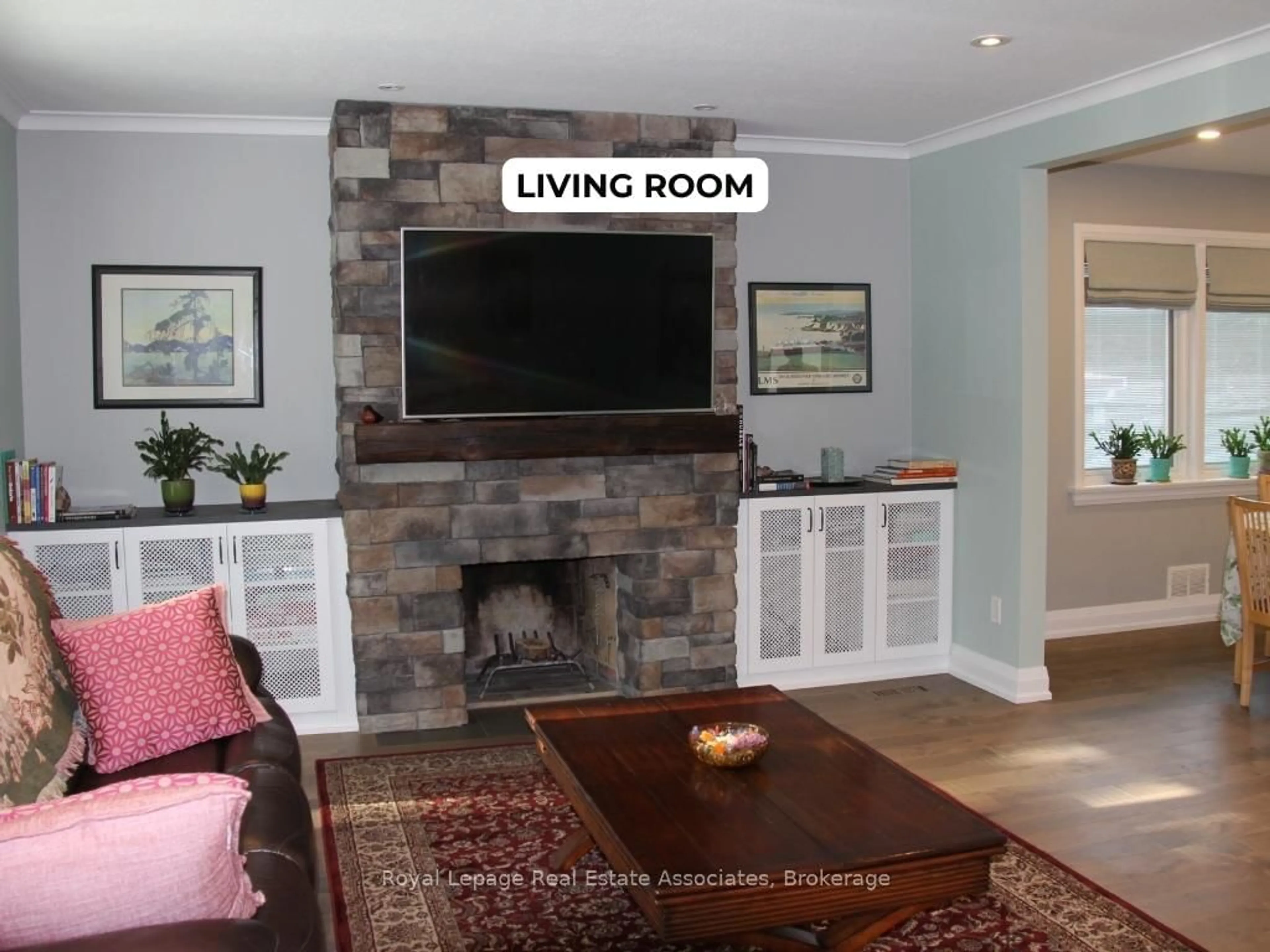 Living room with furniture, wood/laminate floor for 9 Sevenoaks Ave, Toronto Ontario M8Z 3P6