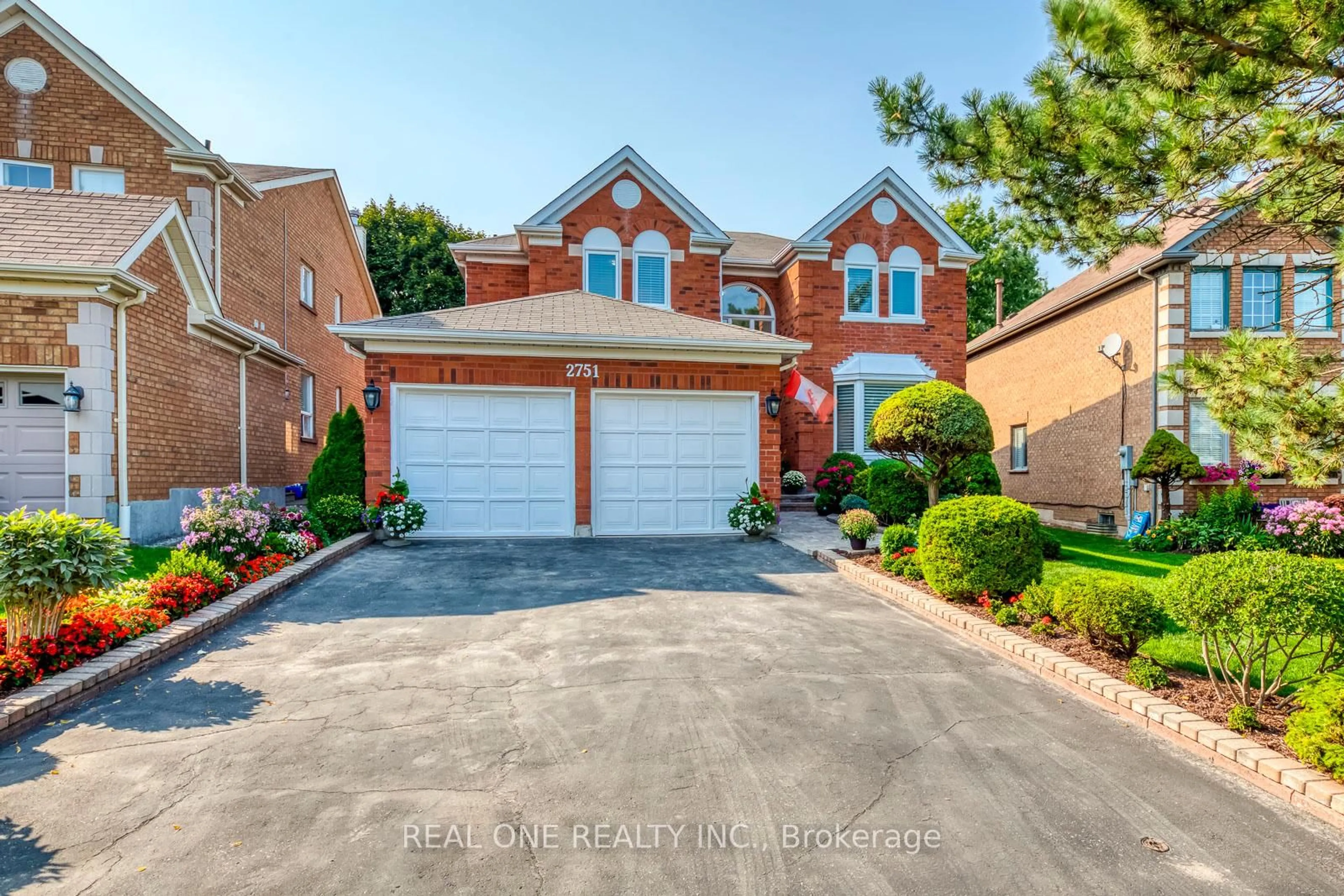 Home with brick exterior material, street for 2751 Duncairn Dr, Mississauga Ontario L5M 5C6