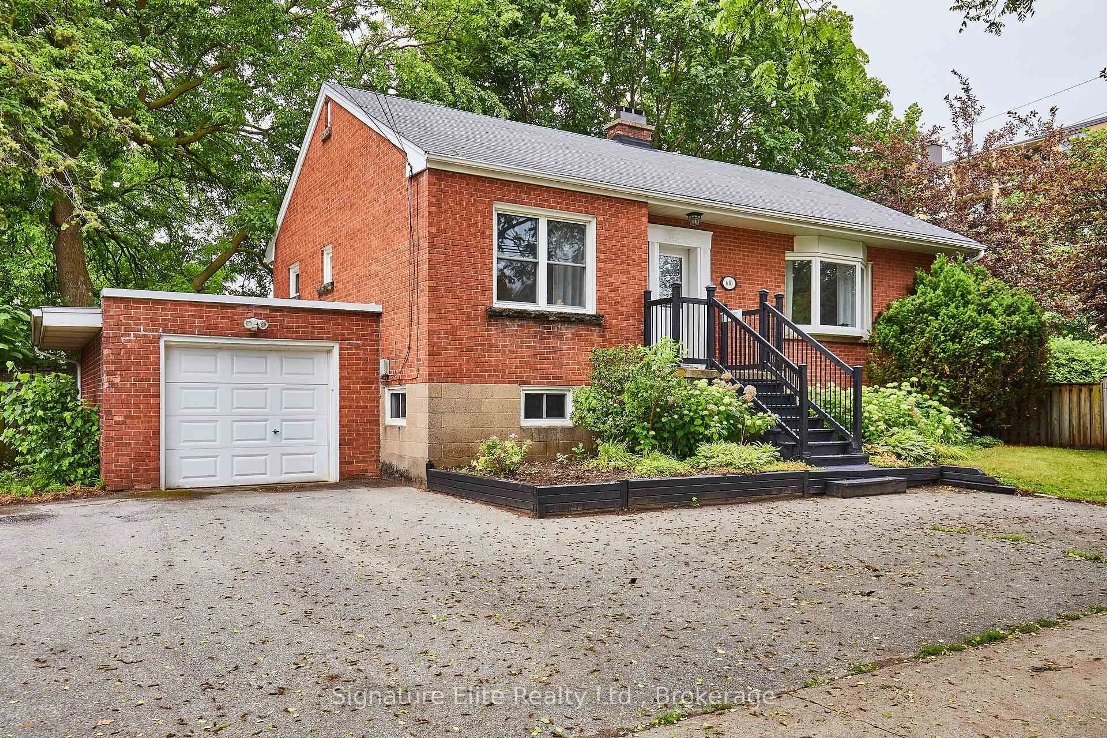 Home with brick exterior material, street for 610 Guelph Line, Burlington Ontario L7R 3M4