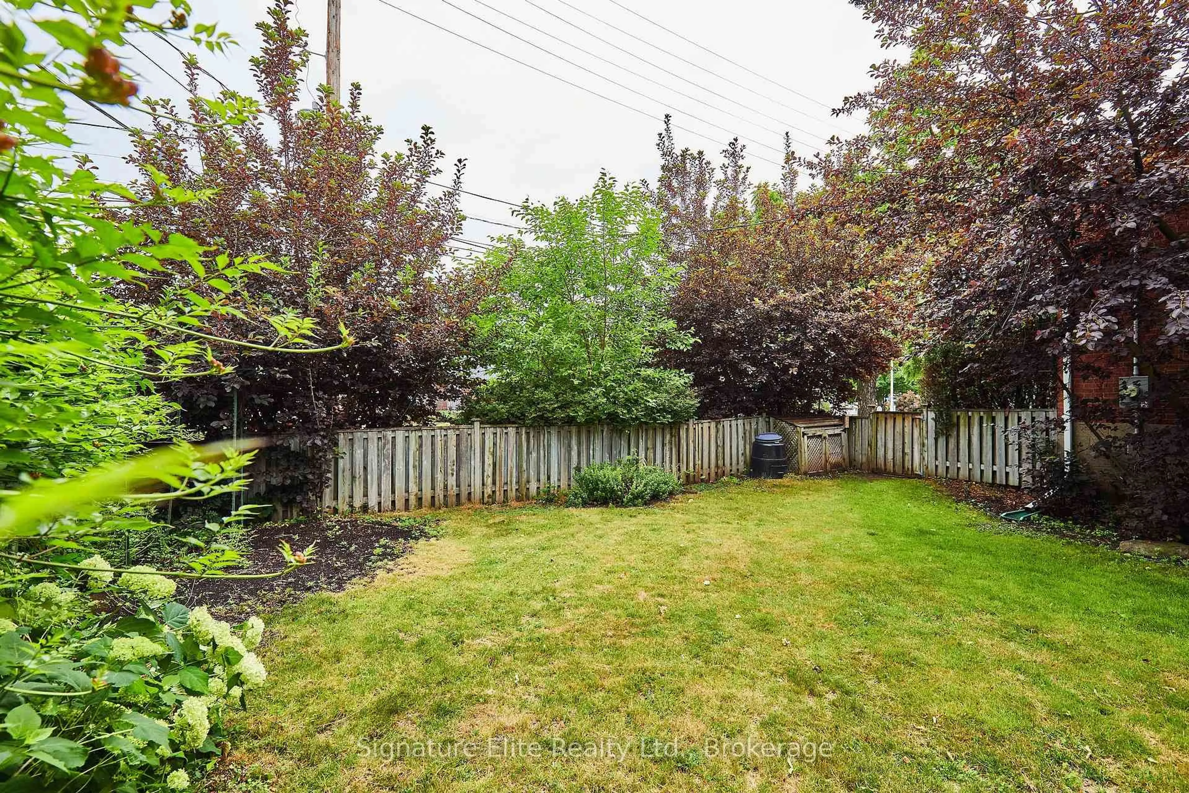 Patio, street for 610 Guelph Line, Burlington Ontario L7R 3M4