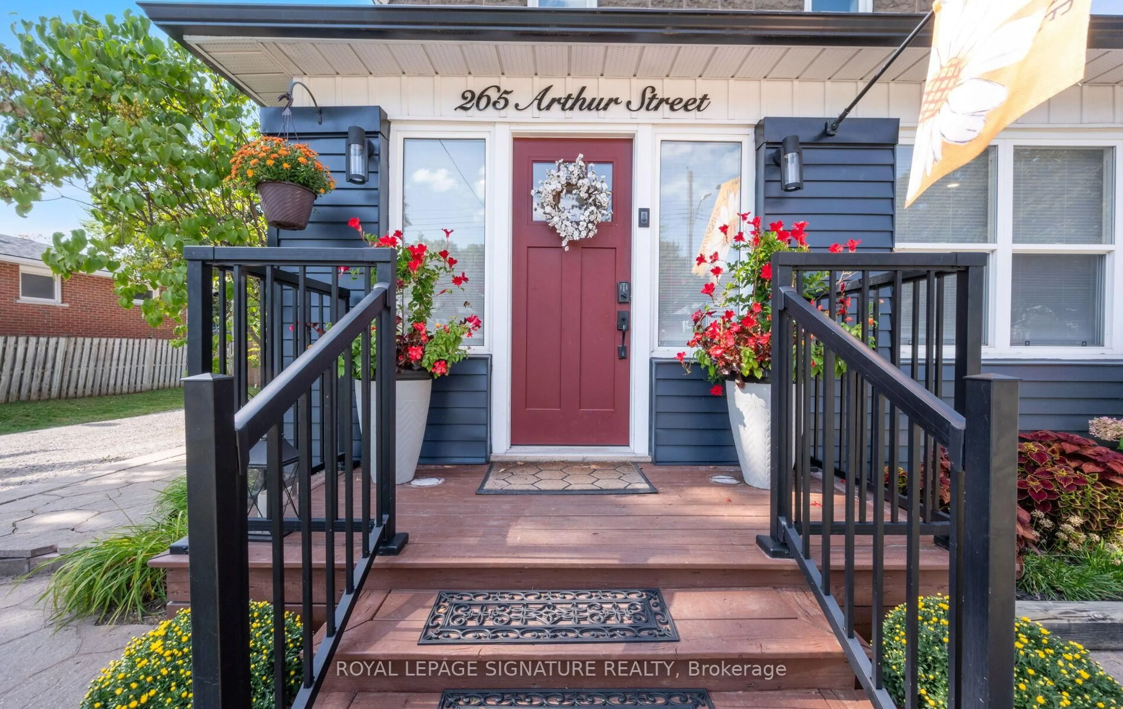 Indoor entryway for 265 Arthur St, Halton Hills Ontario L7J 1M2