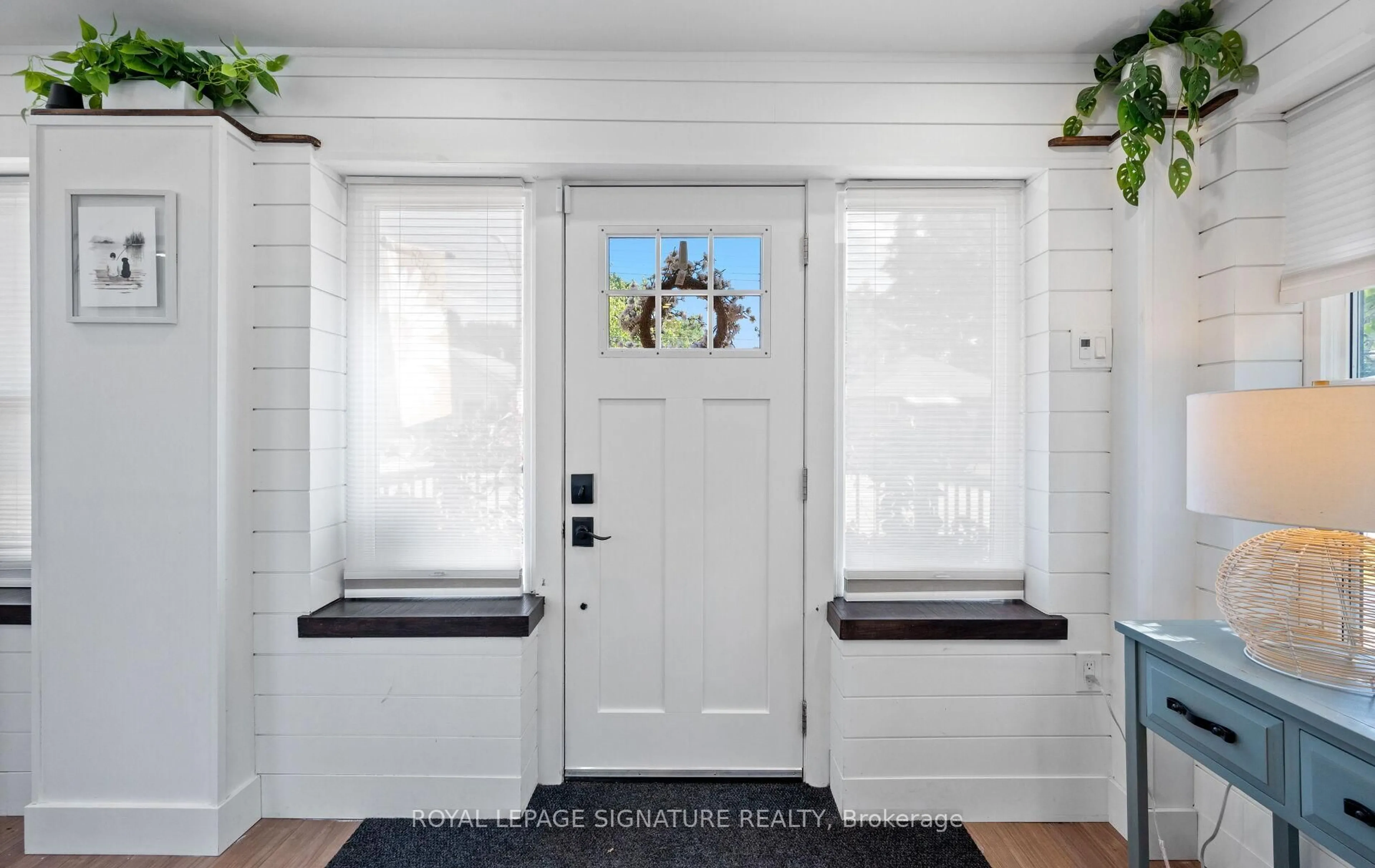 Indoor entryway for 265 Arthur St, Halton Hills Ontario L7J 1M2
