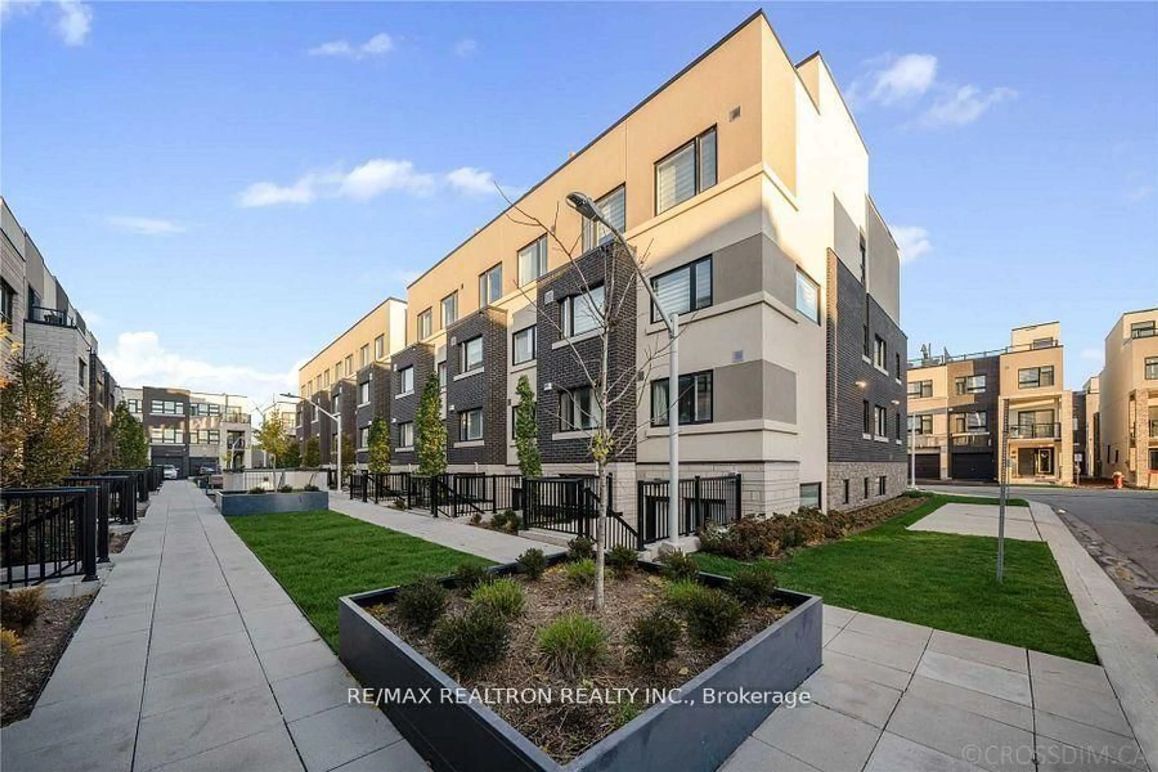 Patio, street for 1131 Cooke Blvd #713, Burlington Ontario L7T 0C3