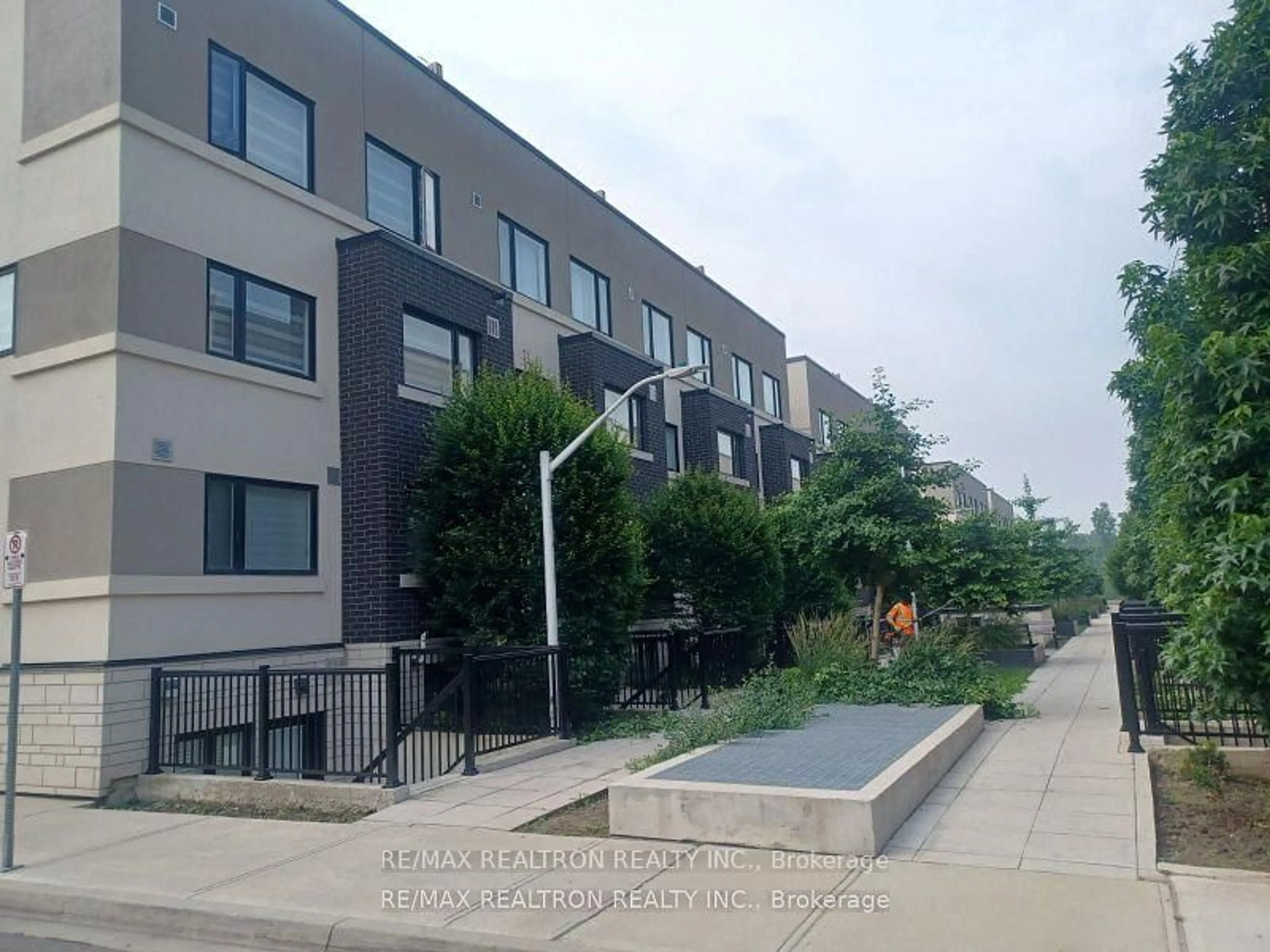 Patio, unknown for 1131 Cooke Blvd #713, Burlington Ontario L7T 0C3