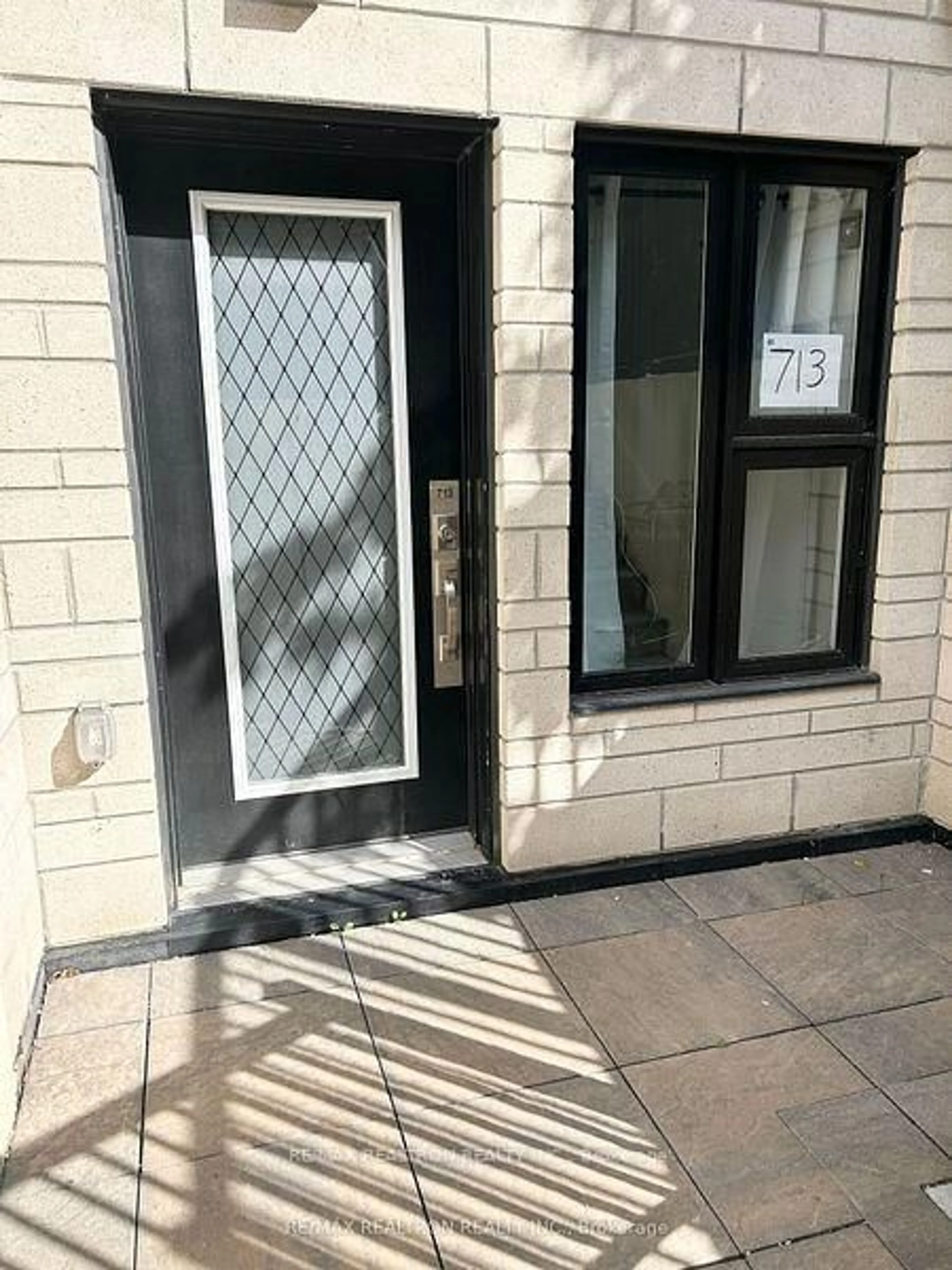 Unknown for 1131 Cooke Blvd #713, Burlington Ontario L7T 0C3