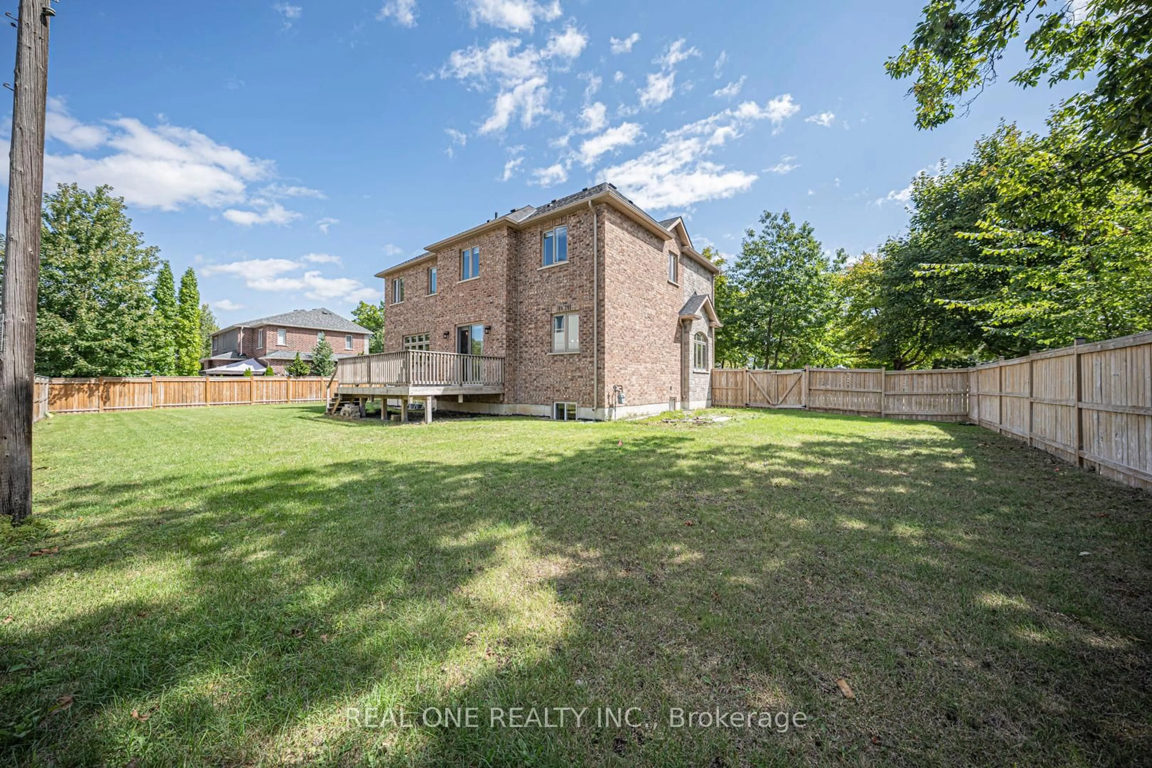 A pic from outside/outdoor area/front of a property/back of a property/a pic from drone, unknown for 2095 Springfield Rd, Mississauga Ontario L5K 1C1