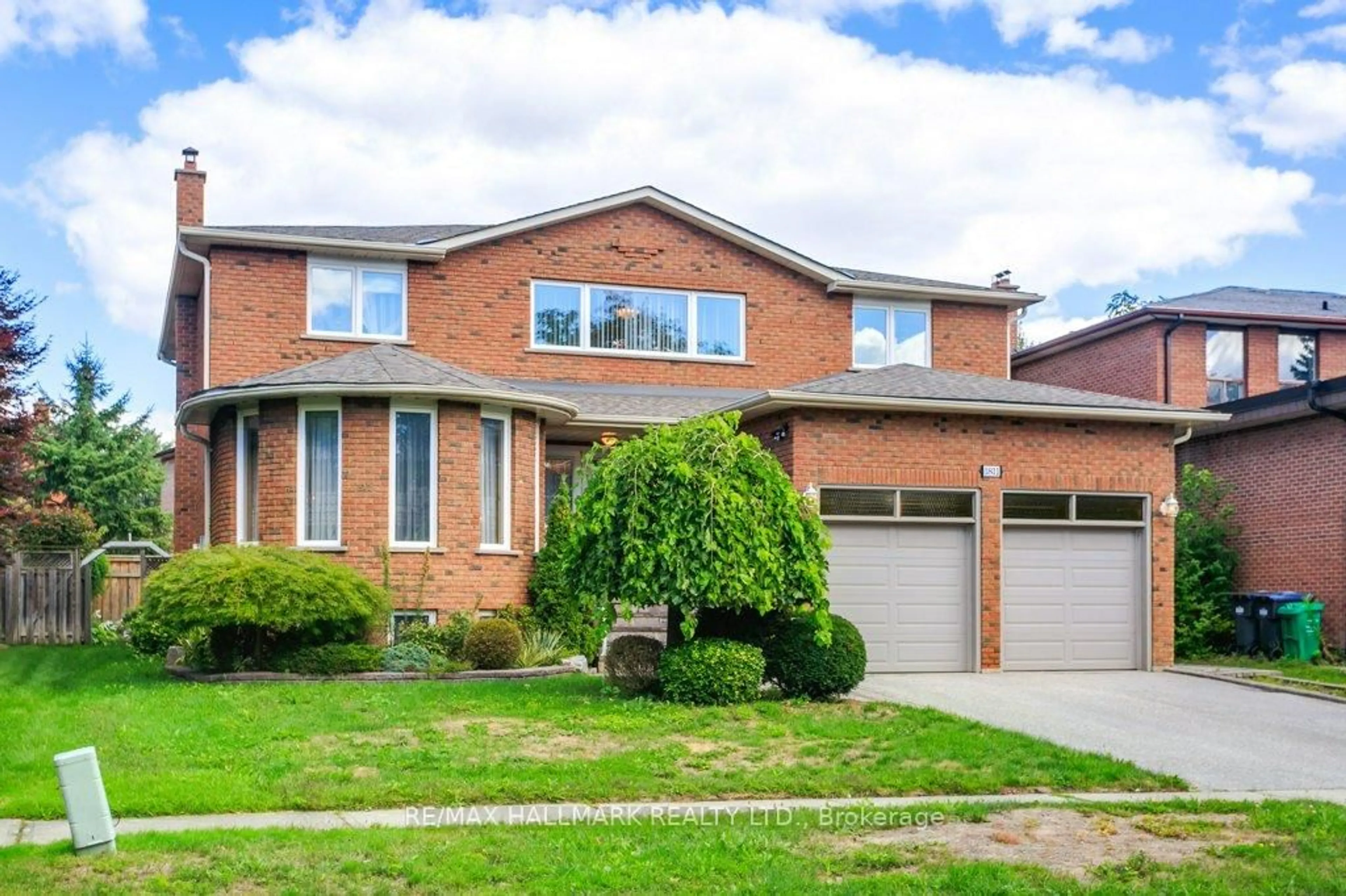 Home with brick exterior material, street for 1811 Beechknoll Ave, Mississauga Ontario L4W 3V1