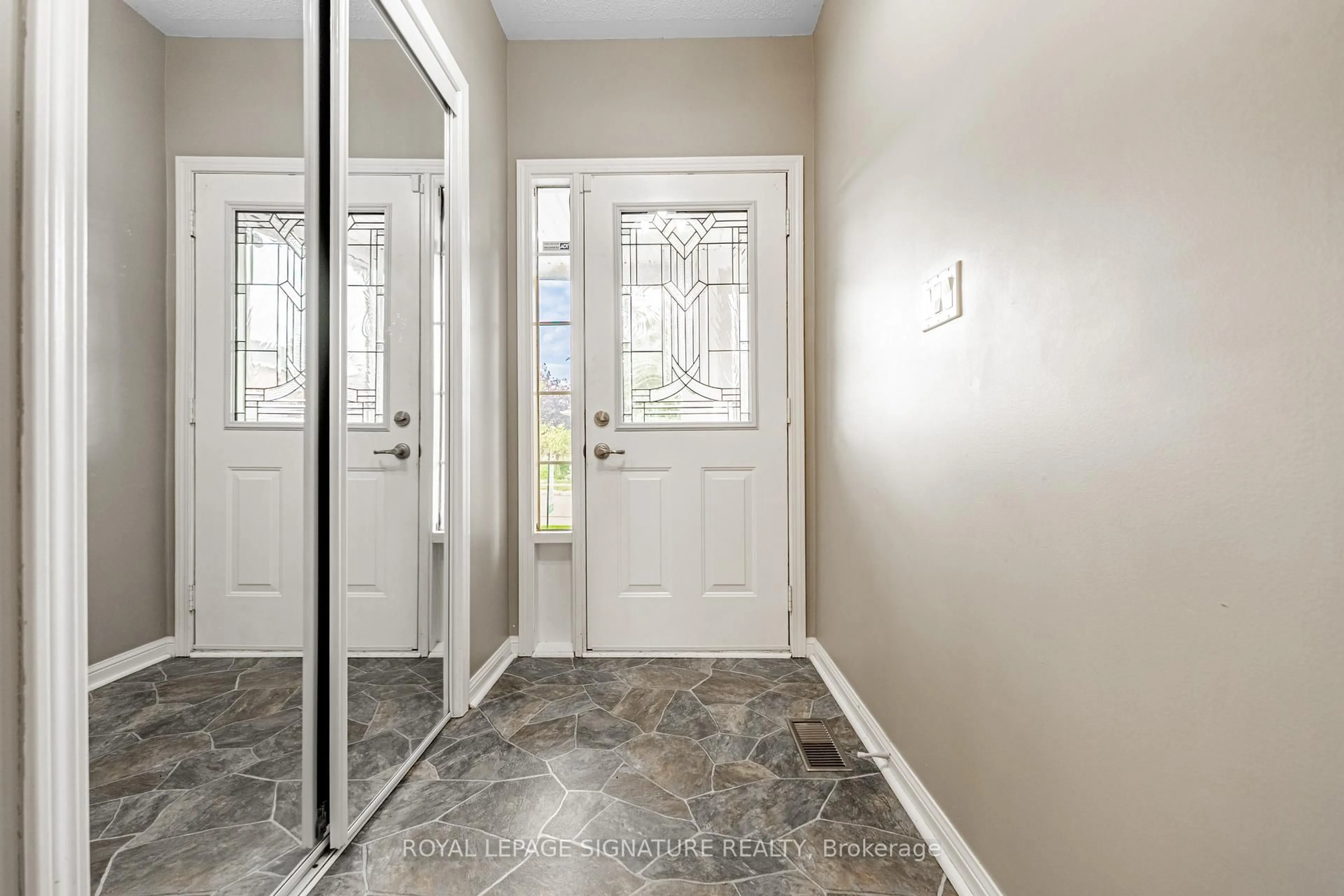 Indoor entryway for 402 Baverstockstock Cres, Milton Ontario L9T 5L1