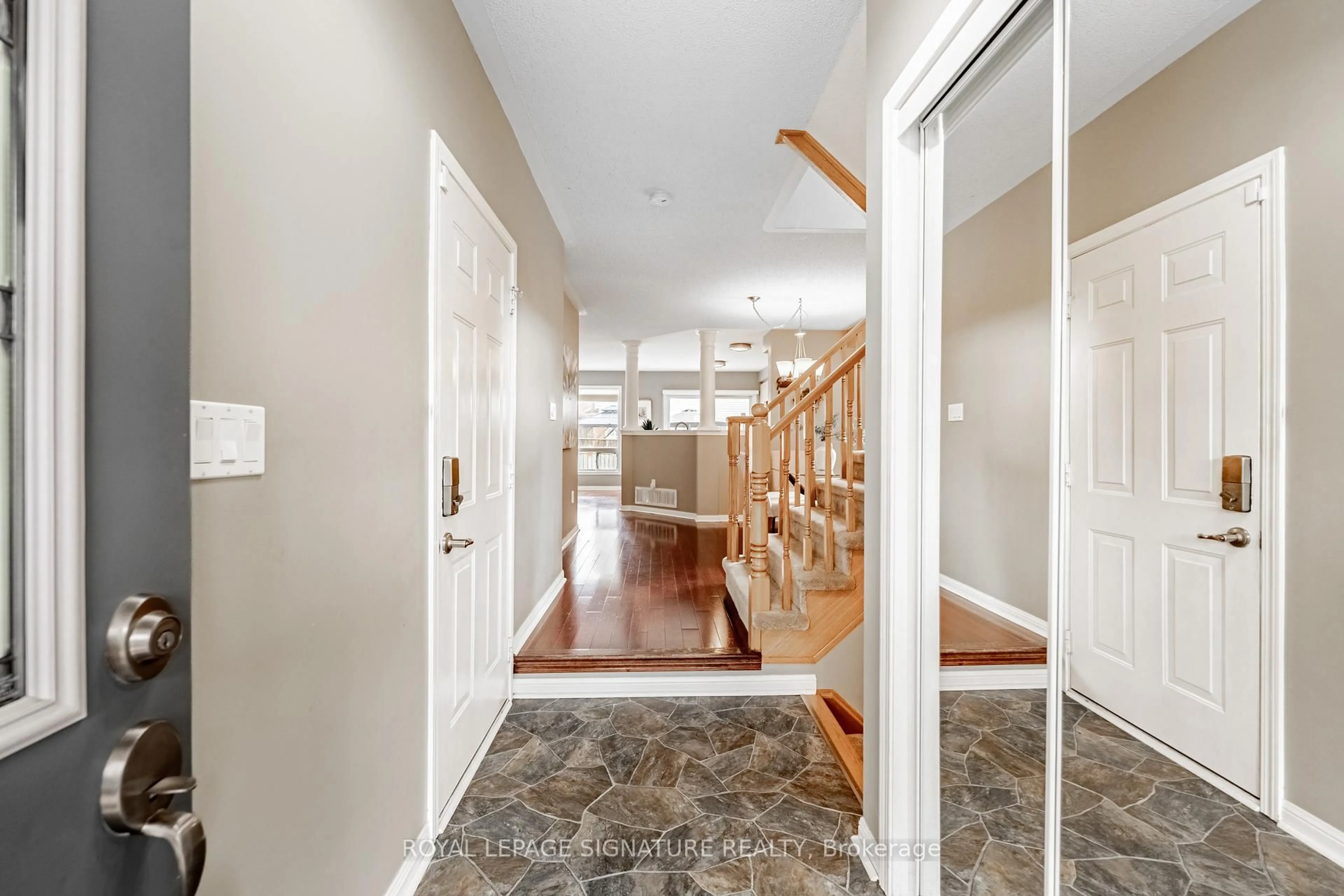 Indoor foyer for 402 Baverstockstock Cres, Milton Ontario L9T 5L1