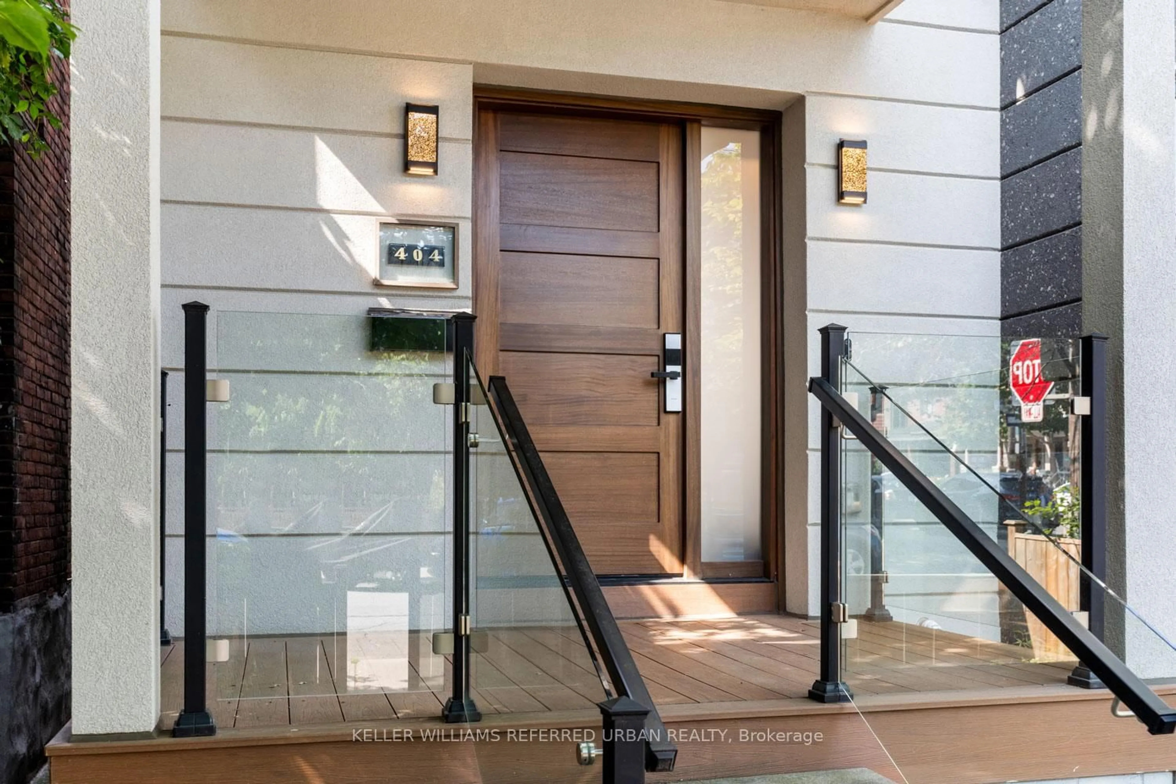 Indoor entryway for 404 Delaware Ave, Toronto Ontario M6H 2T8