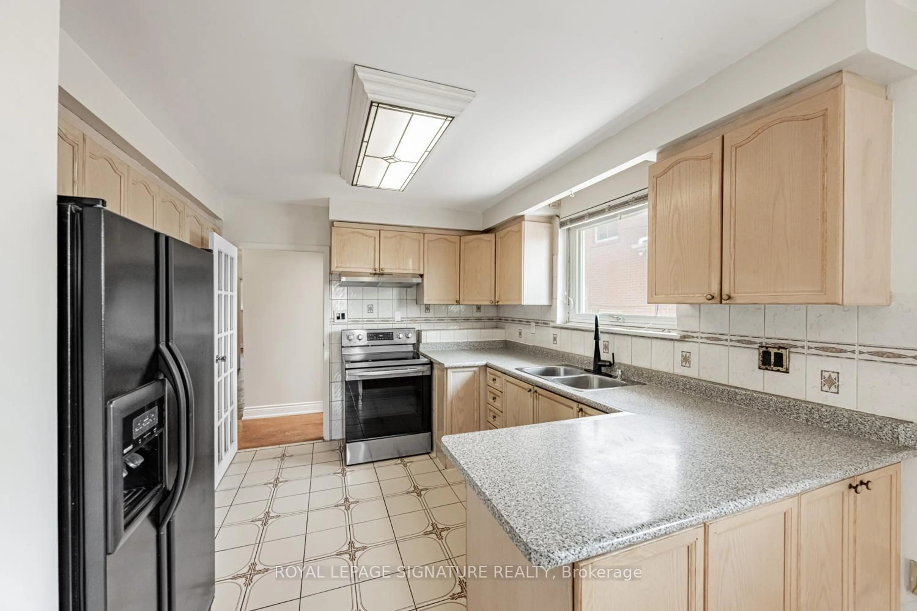 Standard kitchen, unknown for 3706 Woodruff Cres, Mississauga Ontario L4T 1T9
